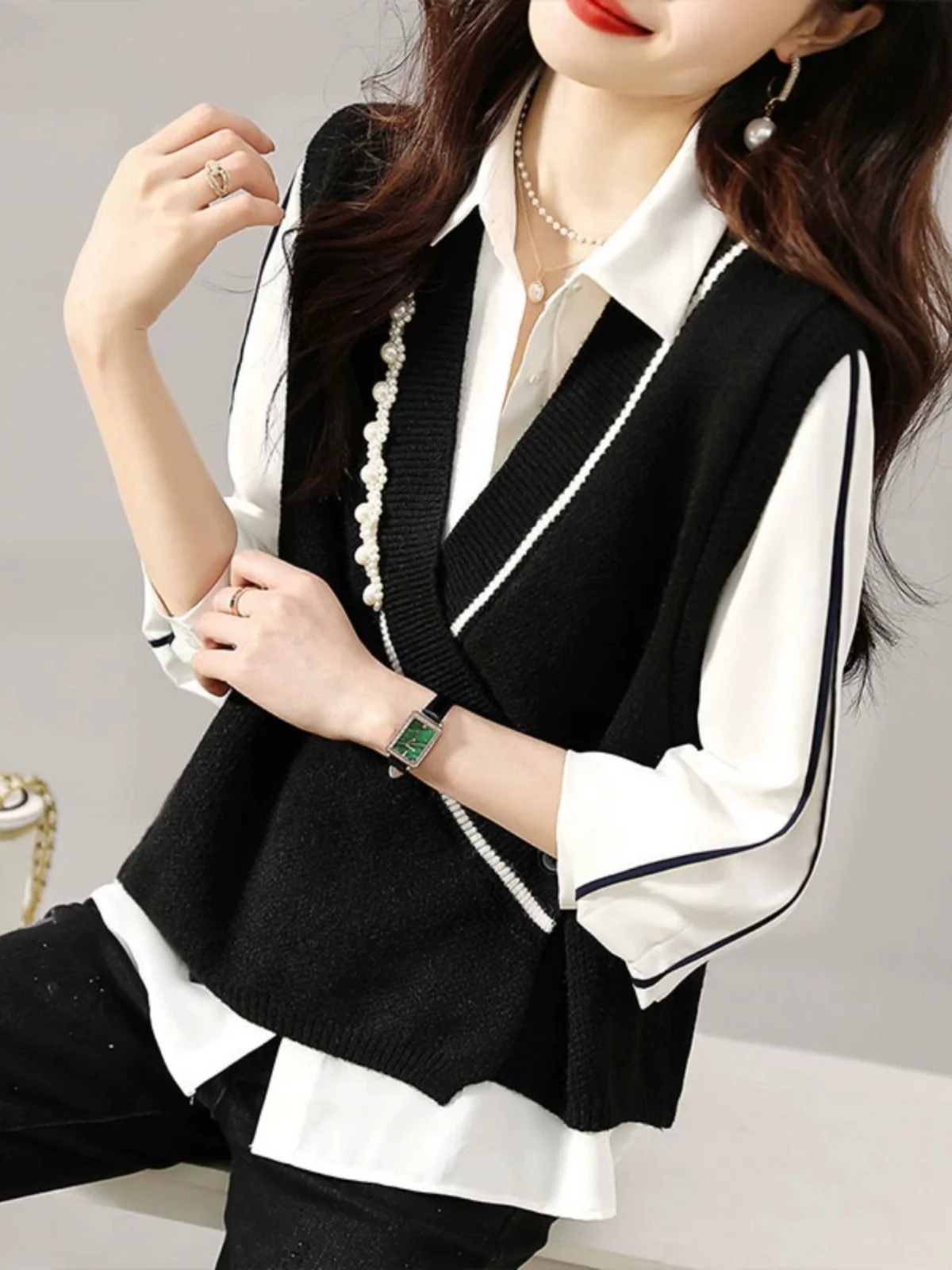 Fashionable Knitted V-Neck Patchwork Tailored Women's Vest Brand Clothing Tag Removed Commute Style Loose Fit Color
Fashionable Knitted V-Neck Patchwork Tailored Women's Vest Brand Clothing Tag Removed Commute Style Loose Fit Color