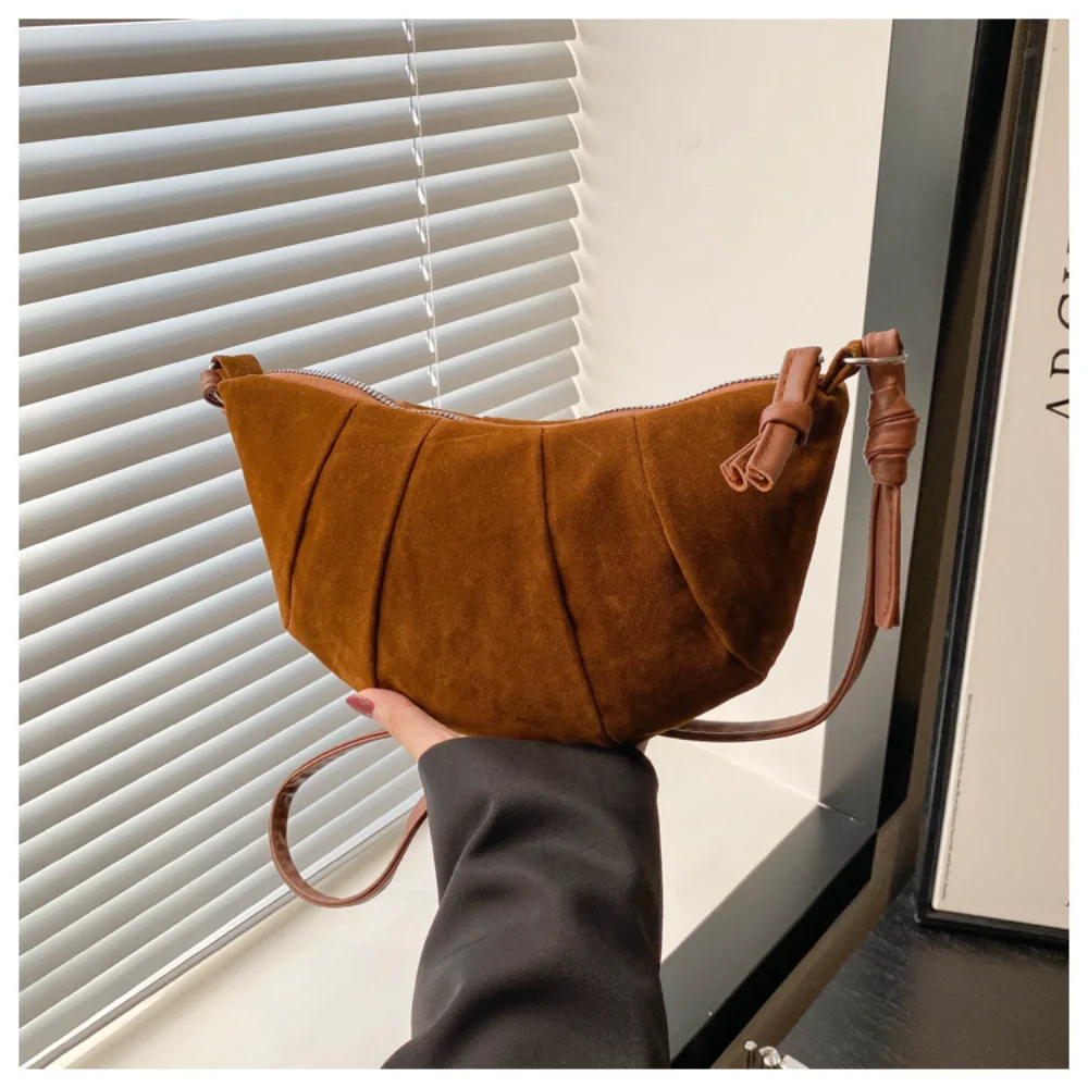 Creative Croissant Shoulder Bag for Women PU Solid Color Crossbody Bag Korean Style Small Pack Brown Matte Dumplings Bag
Creative Croissant Shoulder Bag for Women PU Solid Color Crossbody Bag Korean Style Small Pack Brown Matte Dumplings Bag
