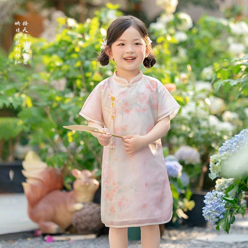 Новое китайское платье Hanfu для девочек, улучшенное платье Китайской Республики в национальном стиле, детское платье Cheongsam
Новое китайское платье Hanfu для девочек, улучшенное платье Китайской Республики в национальном стиле, детское платье Cheongsam