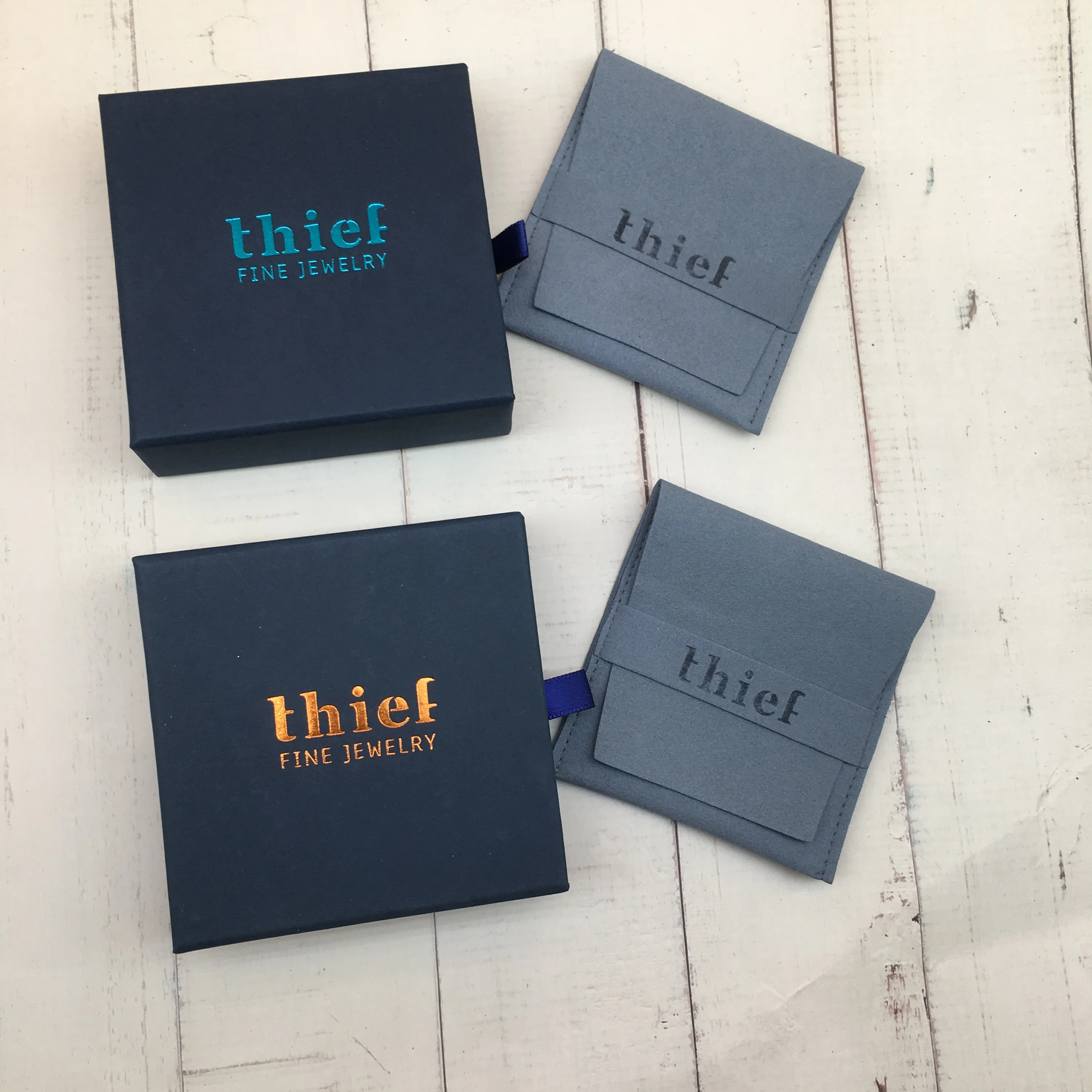 Пользовательский логотип 7x7x1,7 см, кофейная бумага, коробка для ящика, персонализированная подарочная сумка для ювелирных изделий из микрофибры, маленькая кольцо, серьги, брошь, упаковка
Пользовательский логотип 7x7x1,7 см, кофейная бумага, коробка для ящика, персонализированная подарочная сумка для ювелирных изделий из микрофибры, маленькая кольцо, серьги, брошь, упаковка