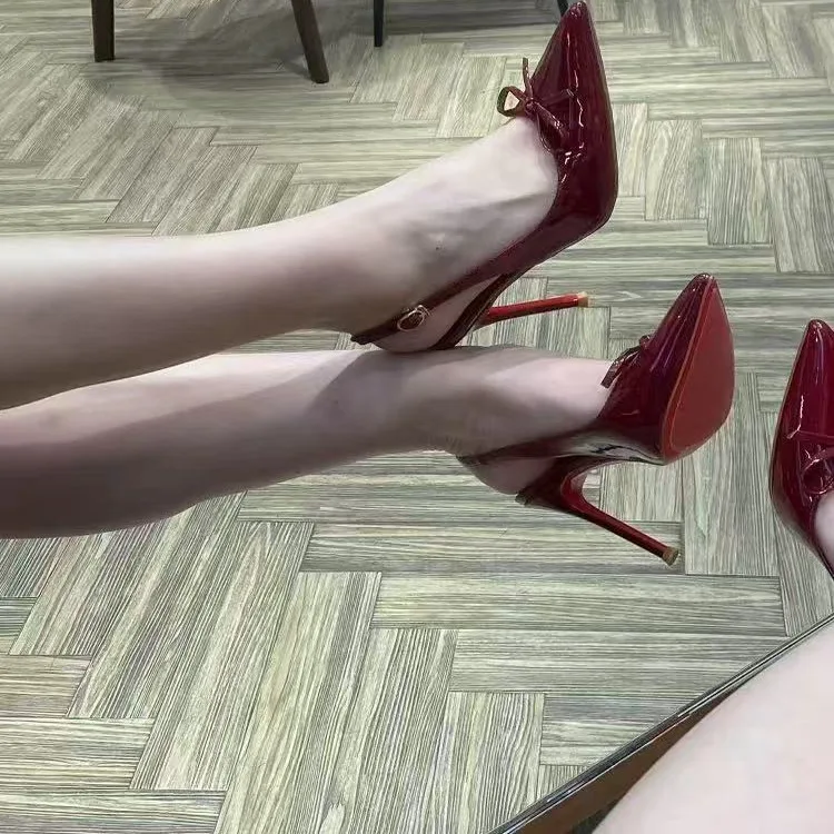New Large Size Back Empty Box Head Patent Leather Spring 42 Large Size Sandals Knot Decorated Pointed Toe High Heel...
New Large Size Back Empty Box Head Patent Leather Spring 42 Large Size Sandals Knot Decorated Pointed Toe High Heel...