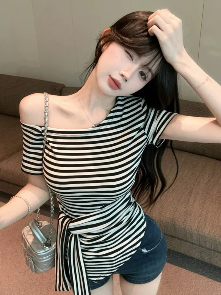 Retro Striped Design Sexy Short Sleeve T-Shirt Women's Slim Fit Shoulder Tie Summer Slimming Top Asymmetrical Citywalk
Retro Striped Design Sexy Short Sleeve T-Shirt Women's Slim Fit Shoulder Tie Summer Slimming Top Asymmetrical Citywalk