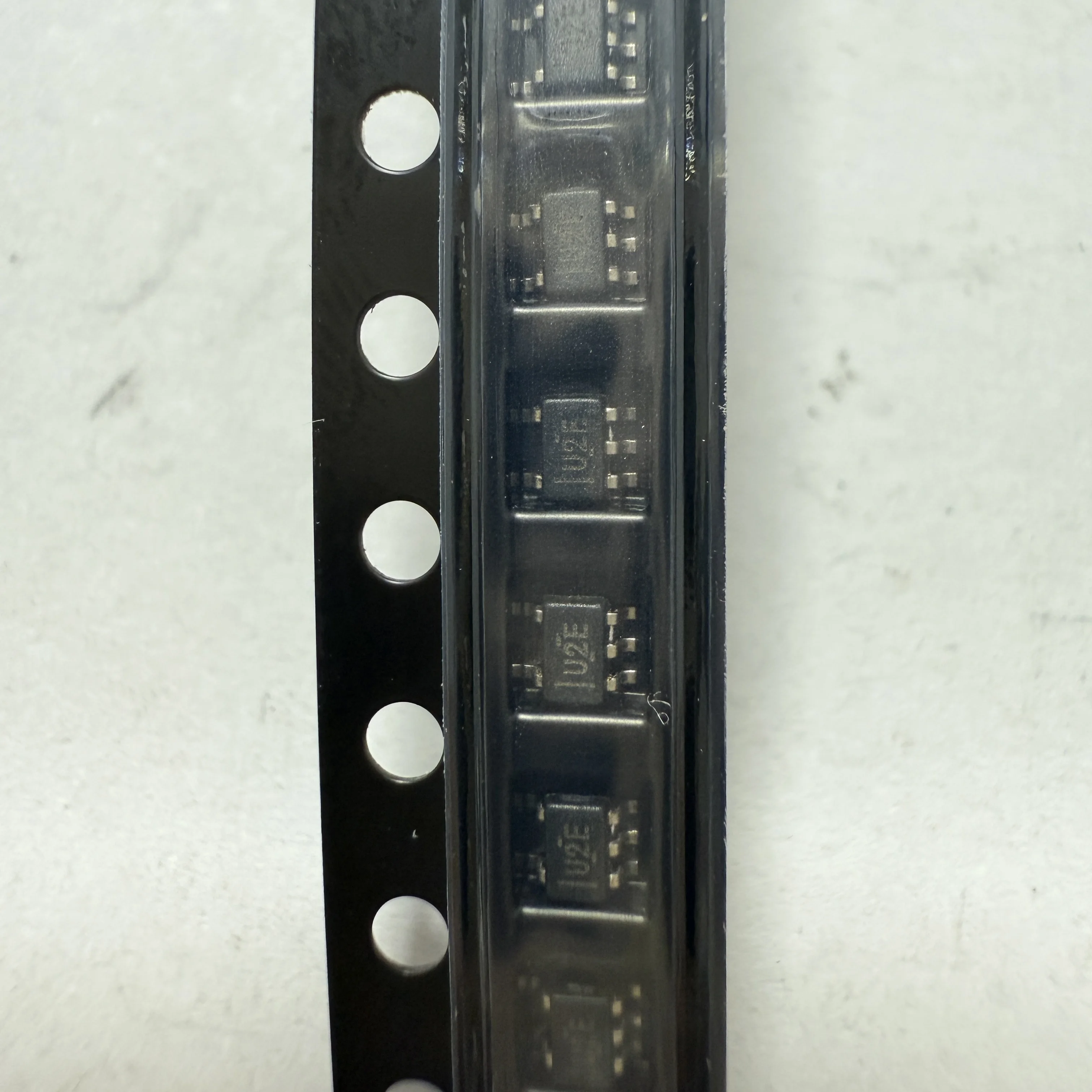 50 шт./лот SN74AUP1T34DCKR (переводчики/передатчики уровня)
50 шт./лот SN74AUP1T34DCKR (переводчики/передатчики уровня)