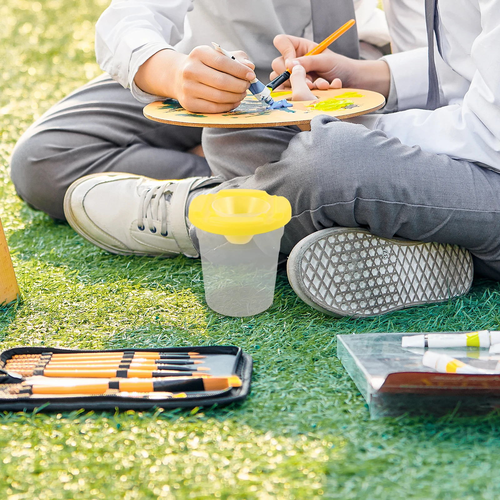 1Set Kids Paintbrush Washing Cup Spill-Proof Plastic Color Cup Multifunctional Paint Mixing Container for Children Art Supplies 
1Set Kids Paintbrush Washing Cup Spill-Proof Plastic Color Cup Multifunctional Paint Mixing Container for Children Art Supplies