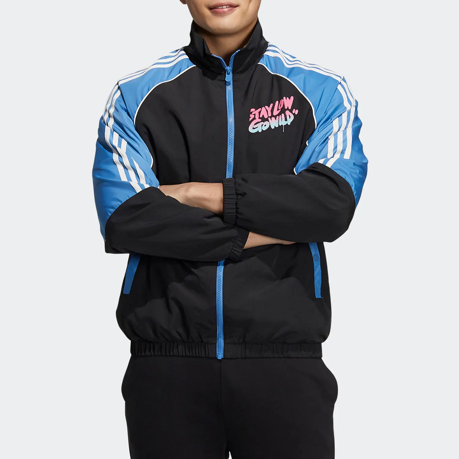 Подлинная мужская модная повседневная спортивная куртка Adidas NEO HG9040
Подлинная мужская модная повседневная спортивная куртка Adidas NEO HG9040