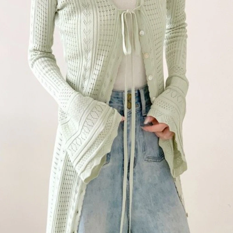 Spring/Summer 2025 Thin V-neck Horn Sleeve Lace Long Sleeve Knitted Cardigan Hollow Women's Shirt
Spring/Summer 2025 Thin V-neck Horn Sleeve Lace Long Sleeve Knitted Cardigan Hollow Women's Shirt