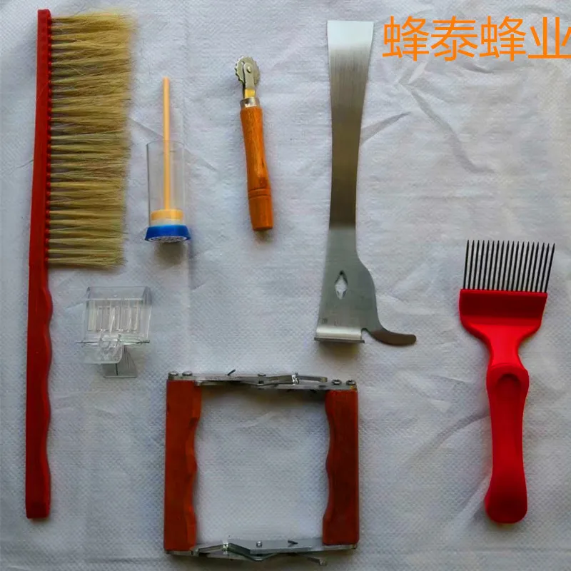 7-piece beekeeping tool set, scraper, bee sweeping needle type knife, spleen lifting clamp, king cage, thread embedding device
7-piece beekeeping tool set, scraper, bee sweeping needle type knife, spleen lifting clamp, king cage, thread embedding device
