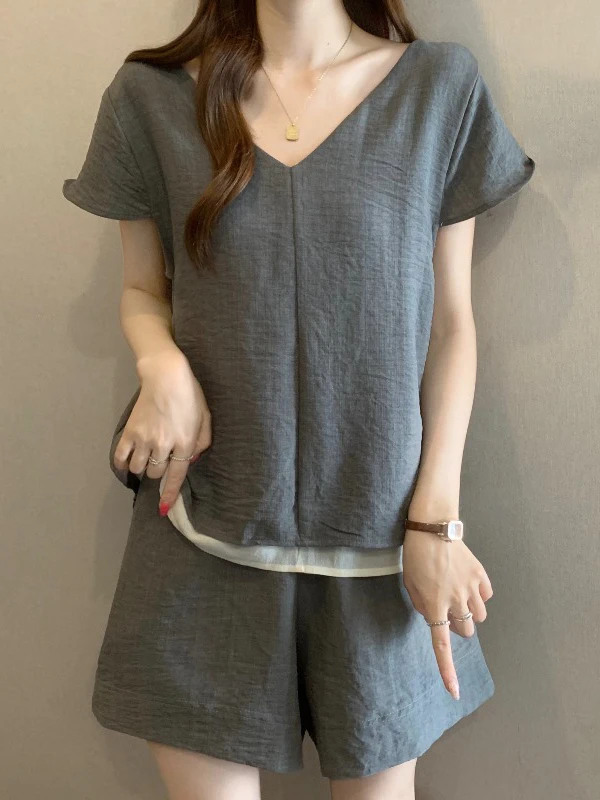 Gray Shirt Shorts Set Women's plus Size Fashion Summer Outfit Two Piece Suite Old Money Style Casual Commute Wear V Neck T Shirt
Gray Shirt Shorts Set Women's plus Size Fashion Summer Outfit Two Piece Suite Old Money Style Casual Commute Wear V Neck T Shirt