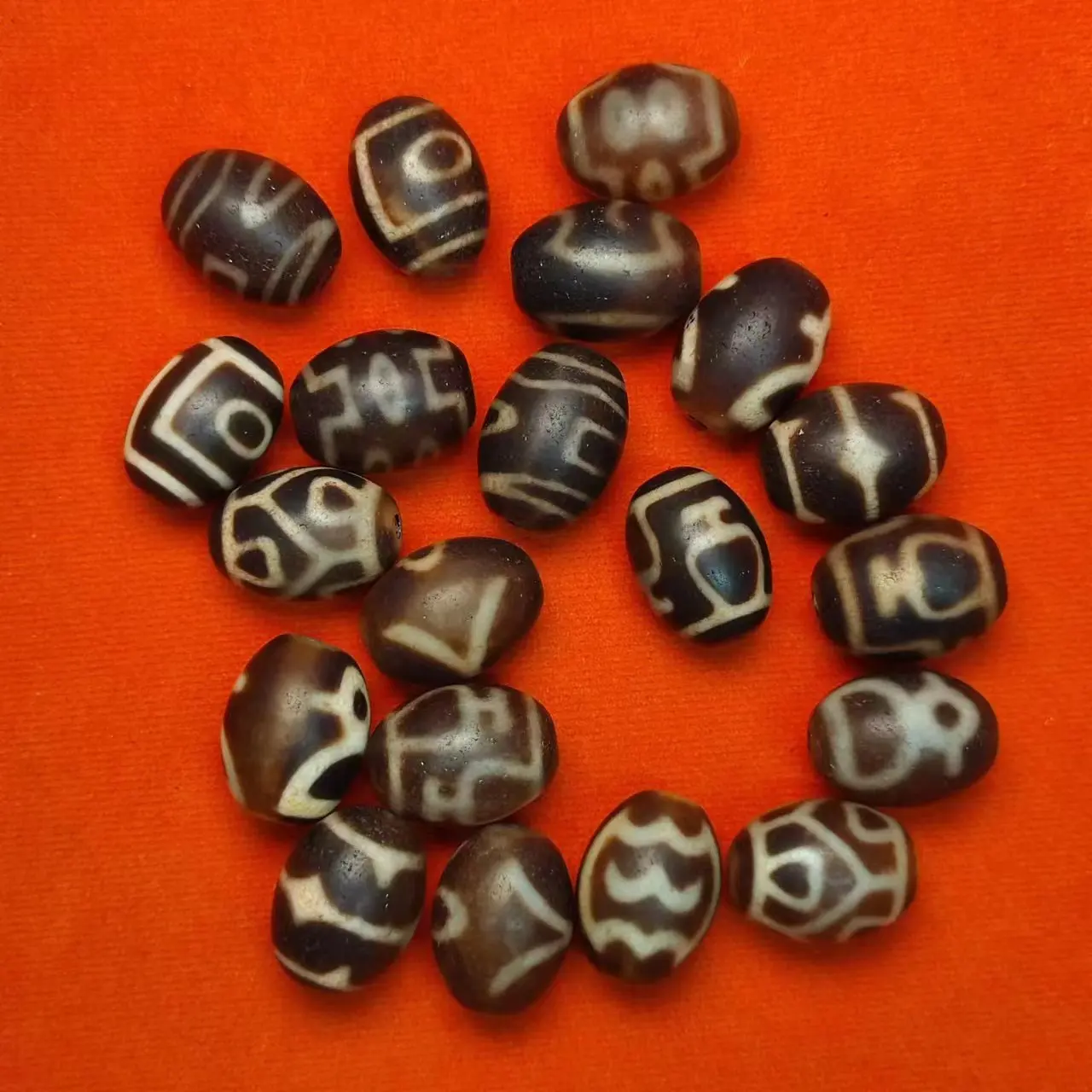 1pcs/lot natural multi-pattern old agate dzi Brown dalo handiwork beads Weathering line bracelet necklace Ethnography jewelry
1pcs/lot natural multi-pattern old agate dzi Brown dalo handiwork beads Weathering line bracelet necklace Ethnography jewelry