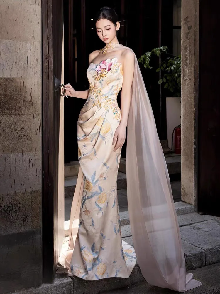 New Chinese Style Wedding Dress Luxury Female Morning Robe Fish Tail Evening Gown Vintage Waist Long Skirt Floral Pattern
New Chinese Style Wedding Dress Luxury Female Morning Robe Fish Tail Evening Gown Vintage Waist Long Skirt Floral Pattern
