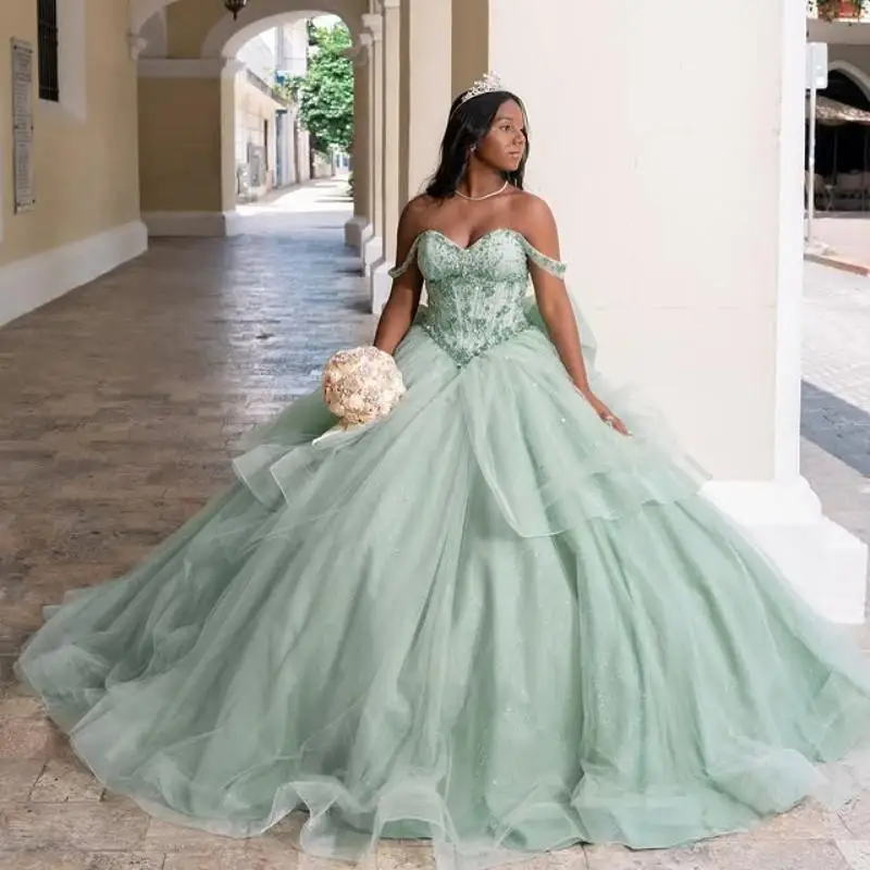Блестящее мятно-зеленое платье Quinceanera с открытыми плечами по индивидуальному заказу, тюлевые кружевные бусины, многослойные платья с бантом, платья de 15, Quinceanera
Блестящее мятно-зеленое платье Quinceanera с открытыми плечами по индивидуальному заказу, тюлевые кружевные бусины, многослойные платья с бантом, платья de 15, Quinceanera 