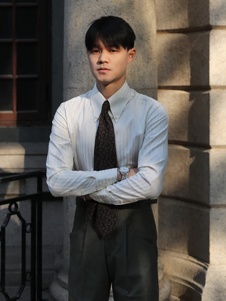 Elegant Italian Style Long Point Collar Button up Anti-Wrinkle Slim Fit Business Shirt Striped Long Sleeve Fashionable Menswear
Elegant Italian Style Long Point Collar Button up Anti-Wrinkle Slim Fit Business Shirt Striped Long Sleeve Fashionable Menswear