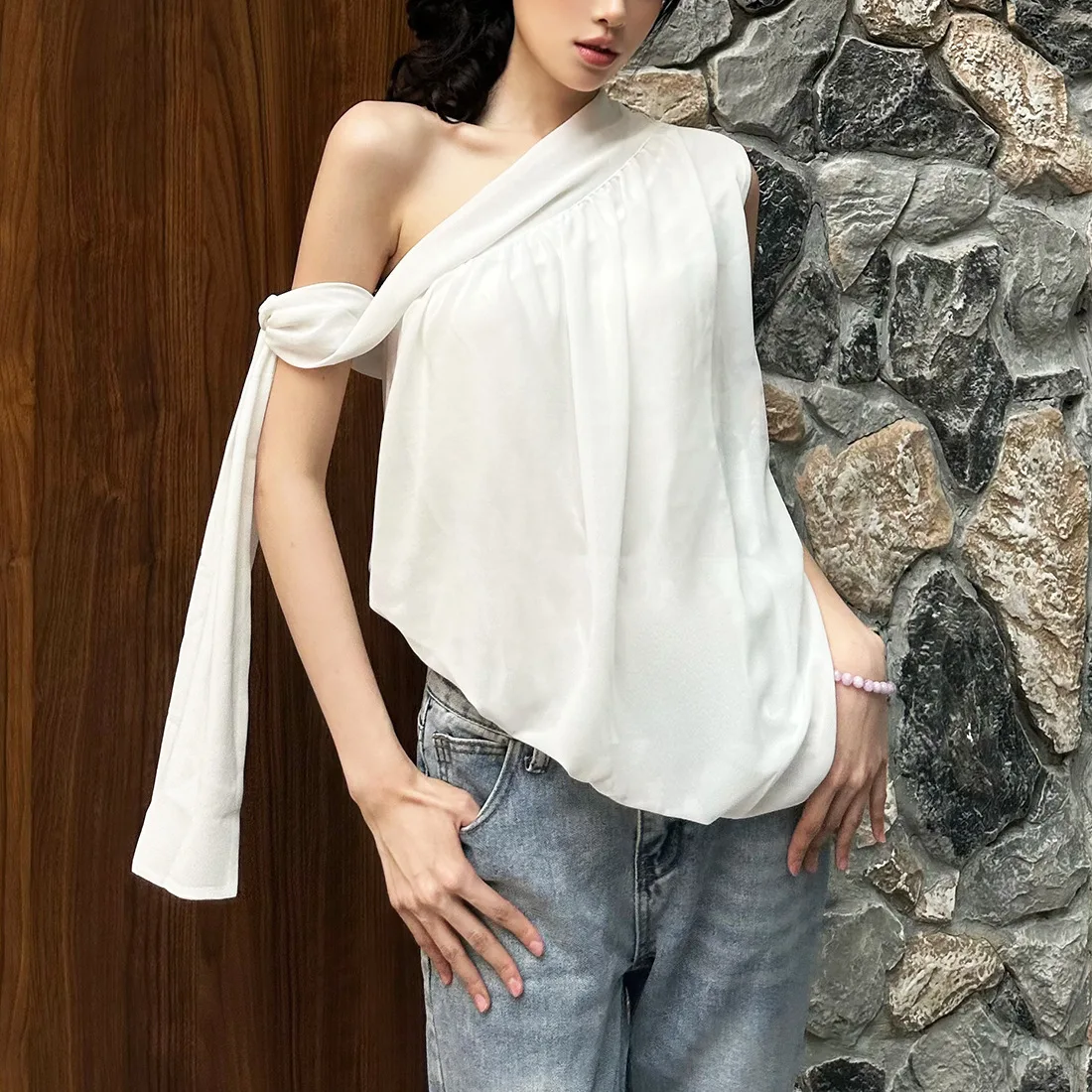 Женская футболка нестандартной формы в богемном стиле, летняя футболка без рукавов с косым воротником и складками, футболка с поясом и ремешком, праздничная пляжная однотонная футболка
Женская футболка нестандартной формы в богемном стиле, летняя футболка без рукавов с косым воротником и складками, футболка с поясом и ремешком, праздничная пляжная однотонная футболка