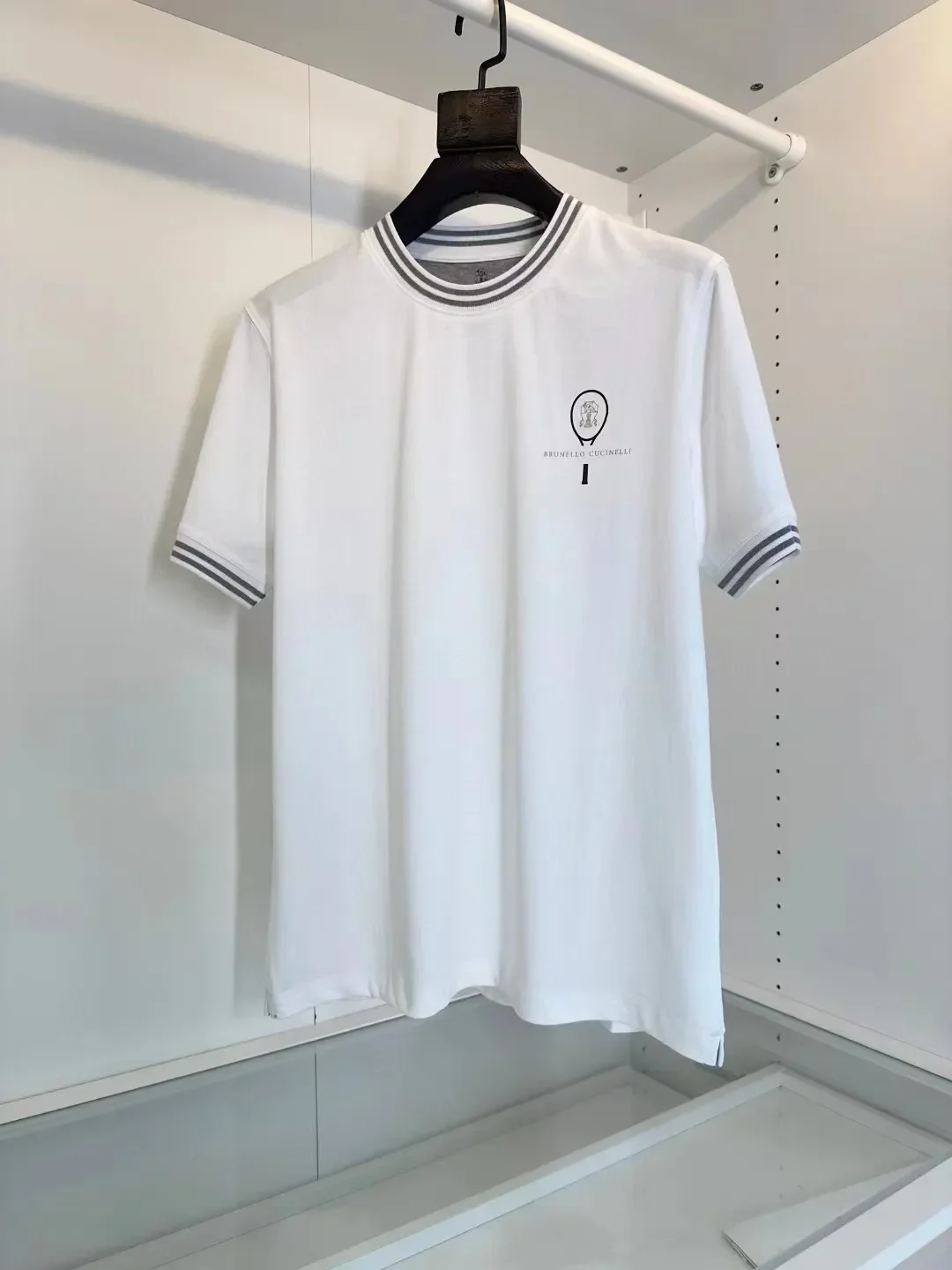 2024DIKU Shirt silk men 2024 summer new short sleeve breathable thin embroidery quality big size M-4XL
2024DIKU Shirt silk men 2024 summer new short sleeve breathable thin embroidery quality big size M-4XL