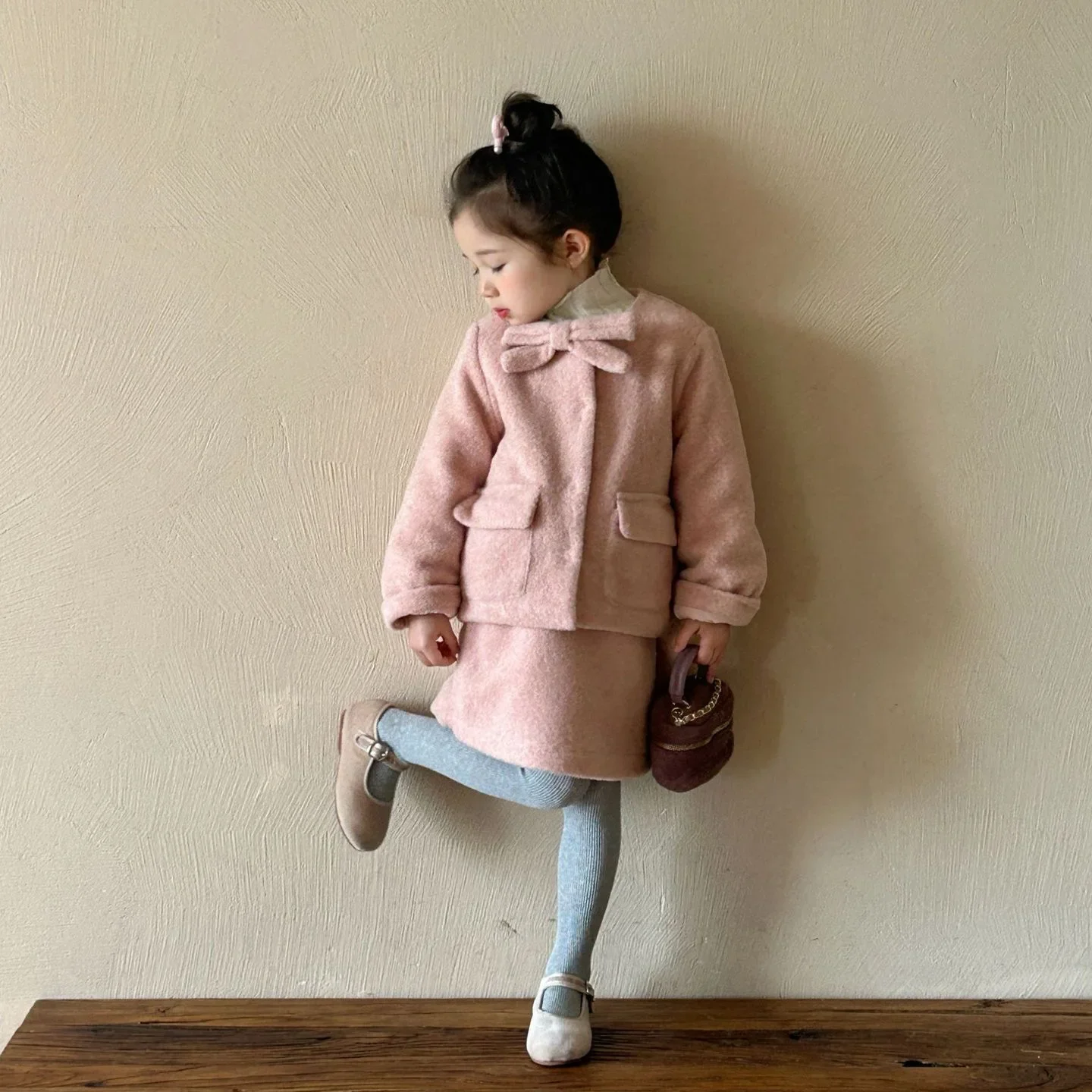 Girls suit 2024 winter new Korean style childrens wear girl baby temperament short dress bag buttock skirt two-piece set casual
Girls suit 2024 winter new Korean style childrens wear girl baby temperament short dress bag buttock skirt two-piece set casual