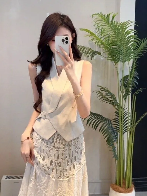 Unique V-neck Top And Skirt Set Comfortable Breathable Summer Fashion Women's Clothing High Waist Long Skirt Two-piece Suit
Unique V-neck Top And Skirt Set Comfortable Breathable Summer Fashion Women's Clothing High Waist Long Skirt Two-piece Suit