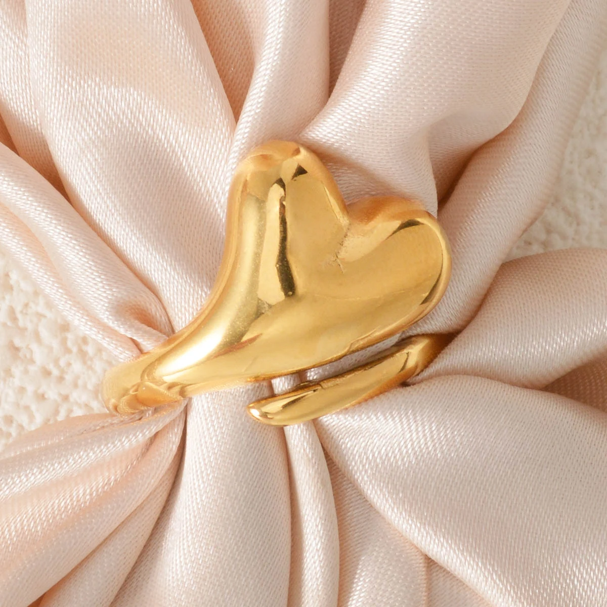 Gold Plated Stainless Steel Heart Ring for Women Open Adjustable Romantic Cute Dainty Love Jewelry Gift for Valentine's Day 
Gold Plated Stainless Steel Heart Ring for Women Open Adjustable Romantic Cute Dainty Love Jewelry Gift for Valentine's Day