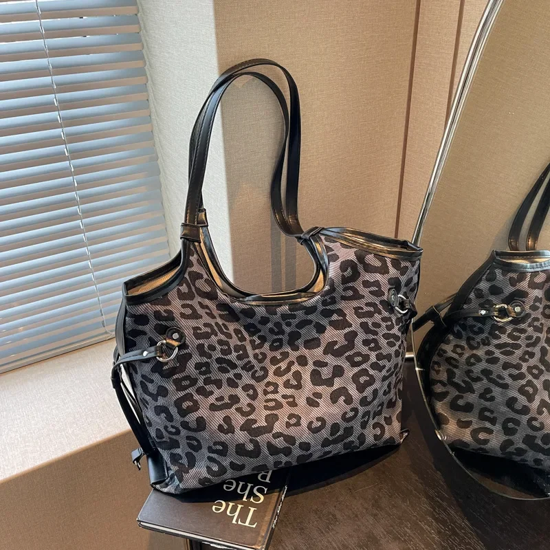 Bow Leopard Print Underarm Bucket Bag Women's Bag Elegant Fashion Trend Commuter Versatile Casual Shoulder Handbag
Bow Leopard Print Underarm Bucket Bag Women's Bag Elegant Fashion Trend Commuter Versatile Casual Shoulder Handbag