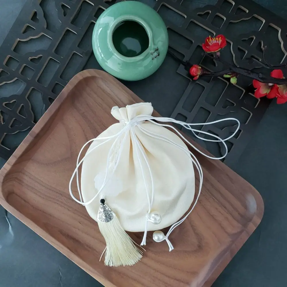 Pure Color Hanfu Tassel Drawstring Bag Mini Coin Purse Flower Pendant Chinese Style Sachet Korean Style Large Capacity
Pure Color Hanfu Tassel Drawstring Bag Mini Coin Purse Flower Pendant Chinese Style Sachet Korean Style Large Capacity