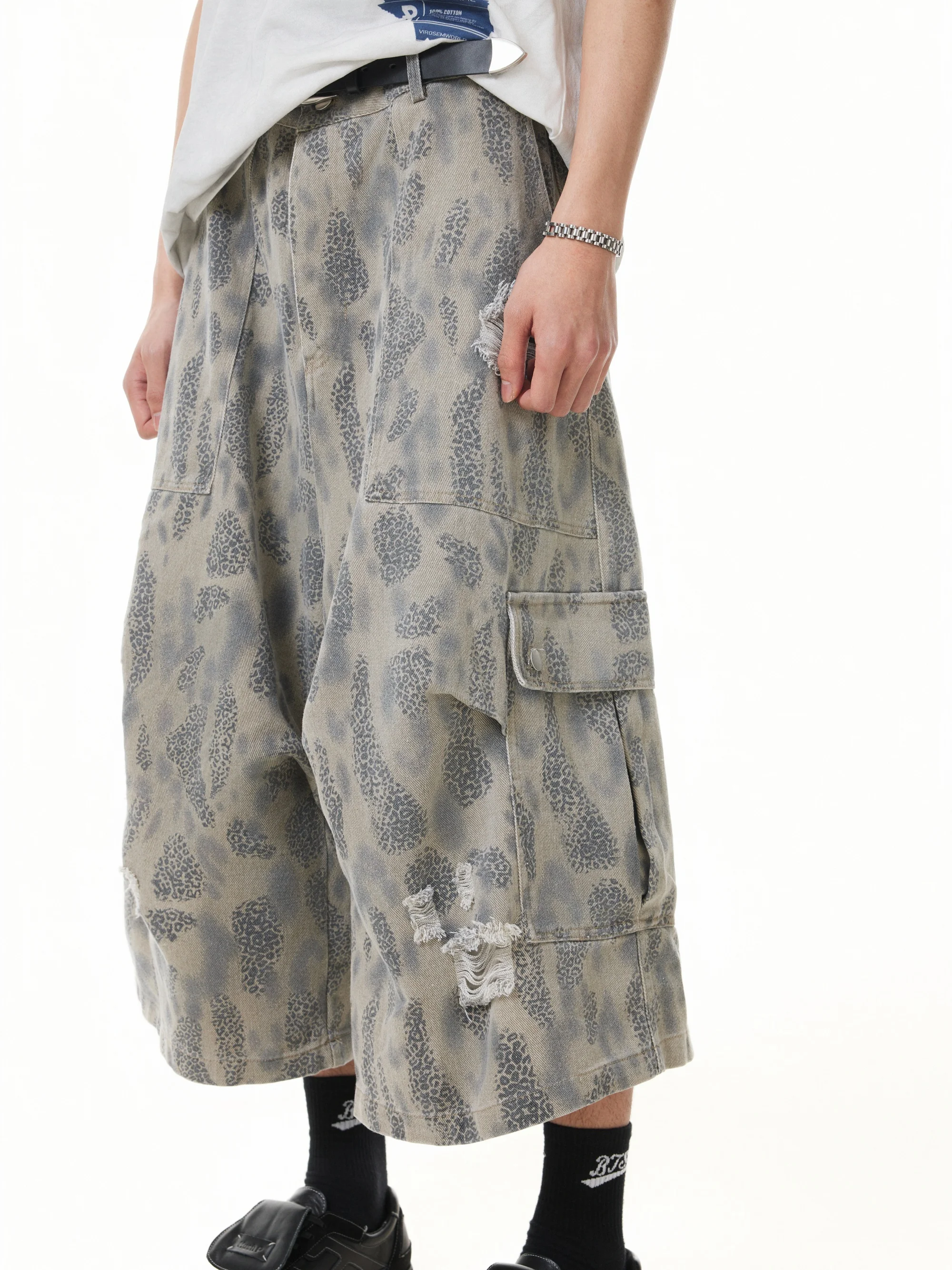 American Retro Multi-Pocket Broken Leopard Print Cropped Trousers Street Hip-Hop Loose Wide Leg Leisure Middle Pants Fashion
American Retro Multi-Pocket Broken Leopard Print Cropped Trousers Street Hip-Hop Loose Wide Leg Leisure Middle Pants Fashion