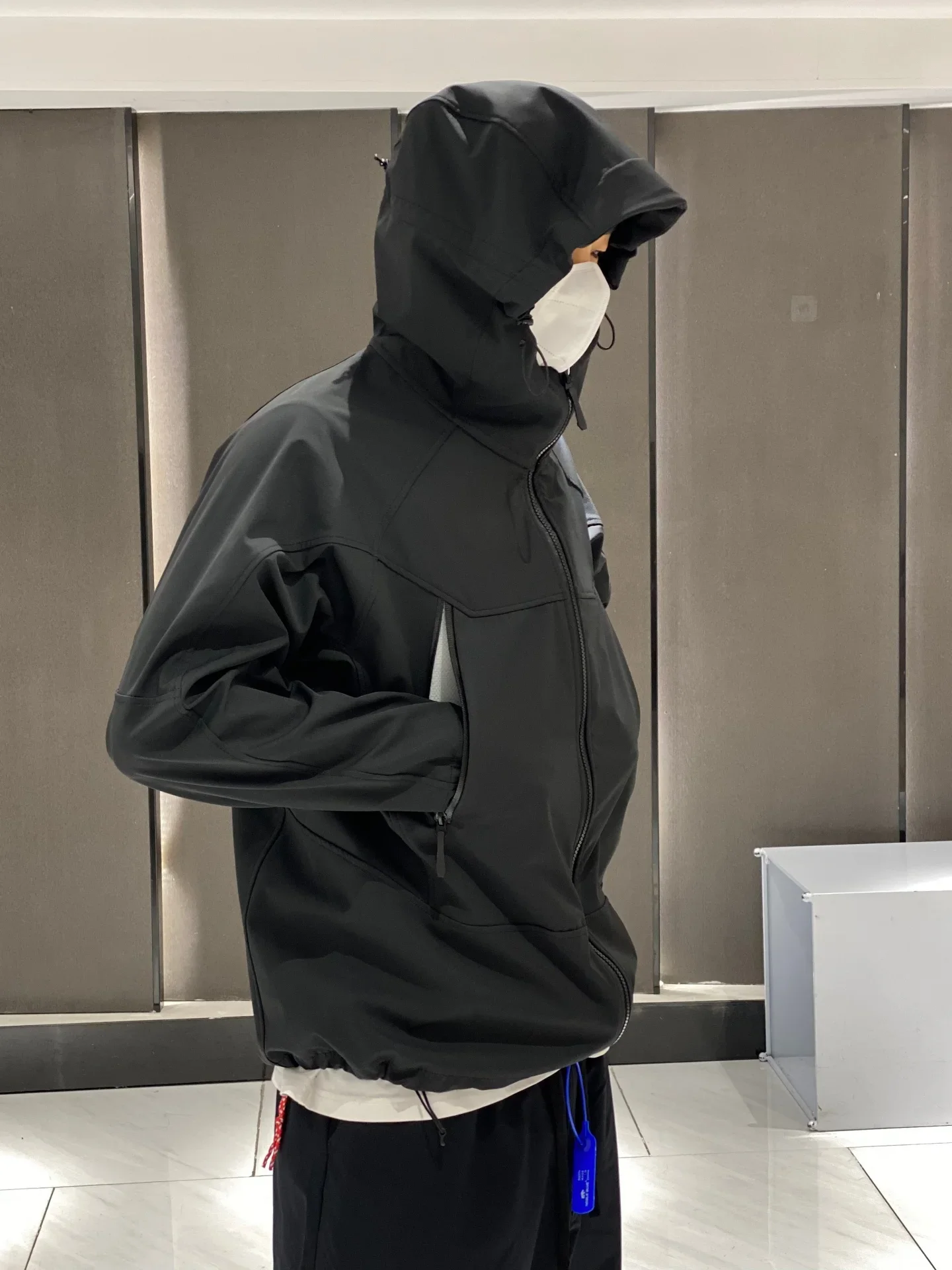 Outdoor windproof waterproof tear-resistant soft shell jacket neutral
Outdoor windproof waterproof tear-resistant soft shell jacket neutral