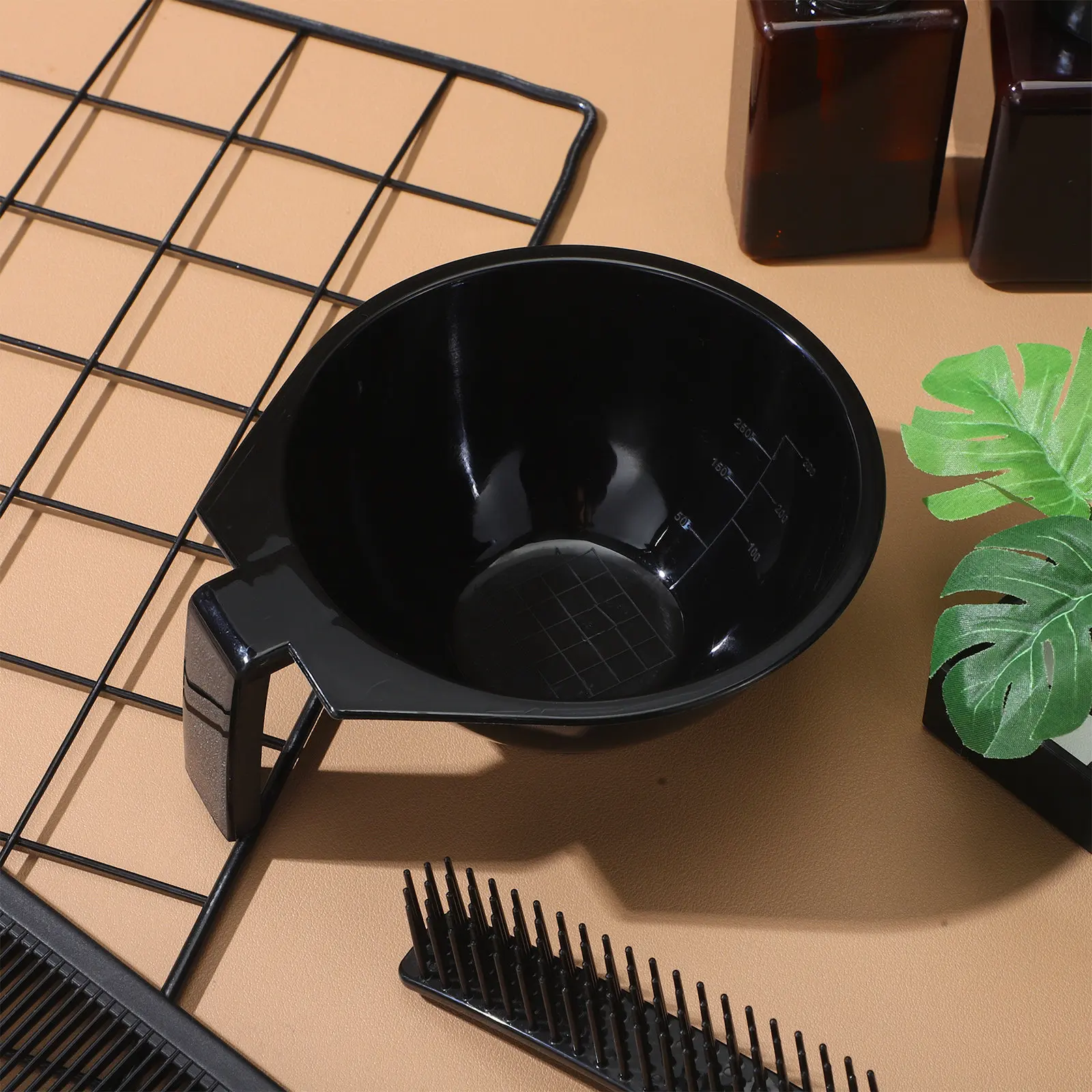 5Pcs Hair Dye Mixing Bowls Stable Plastic Material Nonslip Base Hair Dye Holder Salon Color Mixing Bowls Kit Skin Care
5Pcs Hair Dye Mixing Bowls Stable Plastic Material Nonslip Base Hair Dye Holder Salon Color Mixing Bowls Kit Skin Care