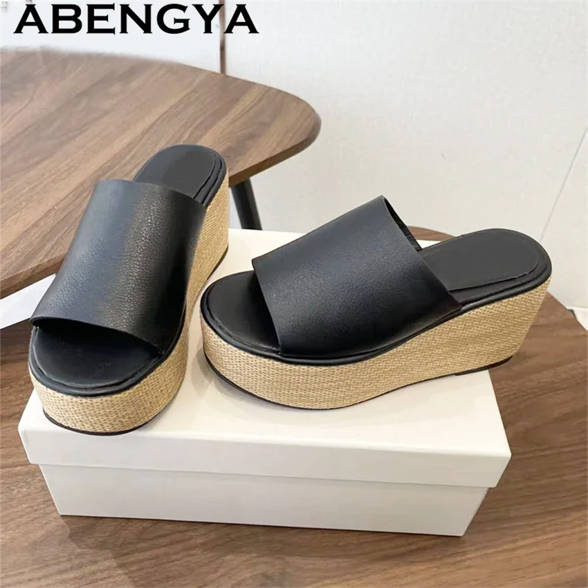 2026 Summer New Real Leather Thick Bottom Platform Slippers for Women Luxury Open Toe Casual Beach Shoes Fashion Mules Slippers
2026 Summer New Real Leather Thick Bottom Platform Slippers for Women Luxury Open Toe Casual Beach Shoes Fashion Mules Slippers