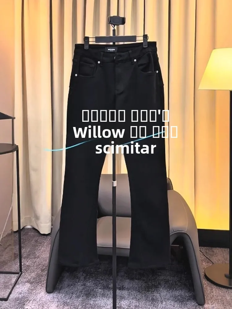 Мужские джинсы Bla Lab Coat Jeans: свободный крой, прямые штанины, эластичные, утягивающие, не однородные (разные по цвету) леггинсы
Мужские джинсы Bla Lab Coat Jeans: свободный крой, прямые штанины, эластичные, утягивающие, не однородные (разные по цвету) леггинсы