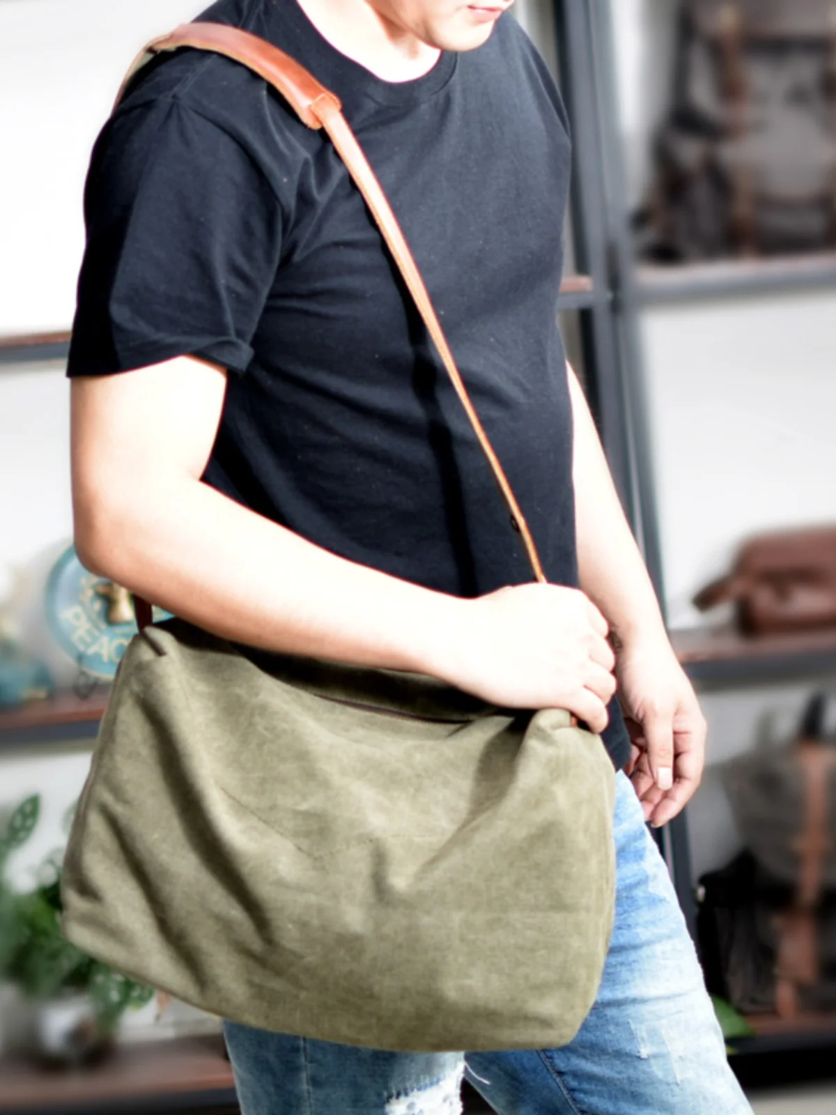 Men's Simple Lightweight Crossbody Bag Vintage Style Travel Bicycle Riding Shoulder Bag Large Capacity Trendy Brand Bag
Men's Simple Lightweight Crossbody Bag Vintage Style Travel Bicycle Riding Shoulder Bag Large Capacity Trendy Brand Bag