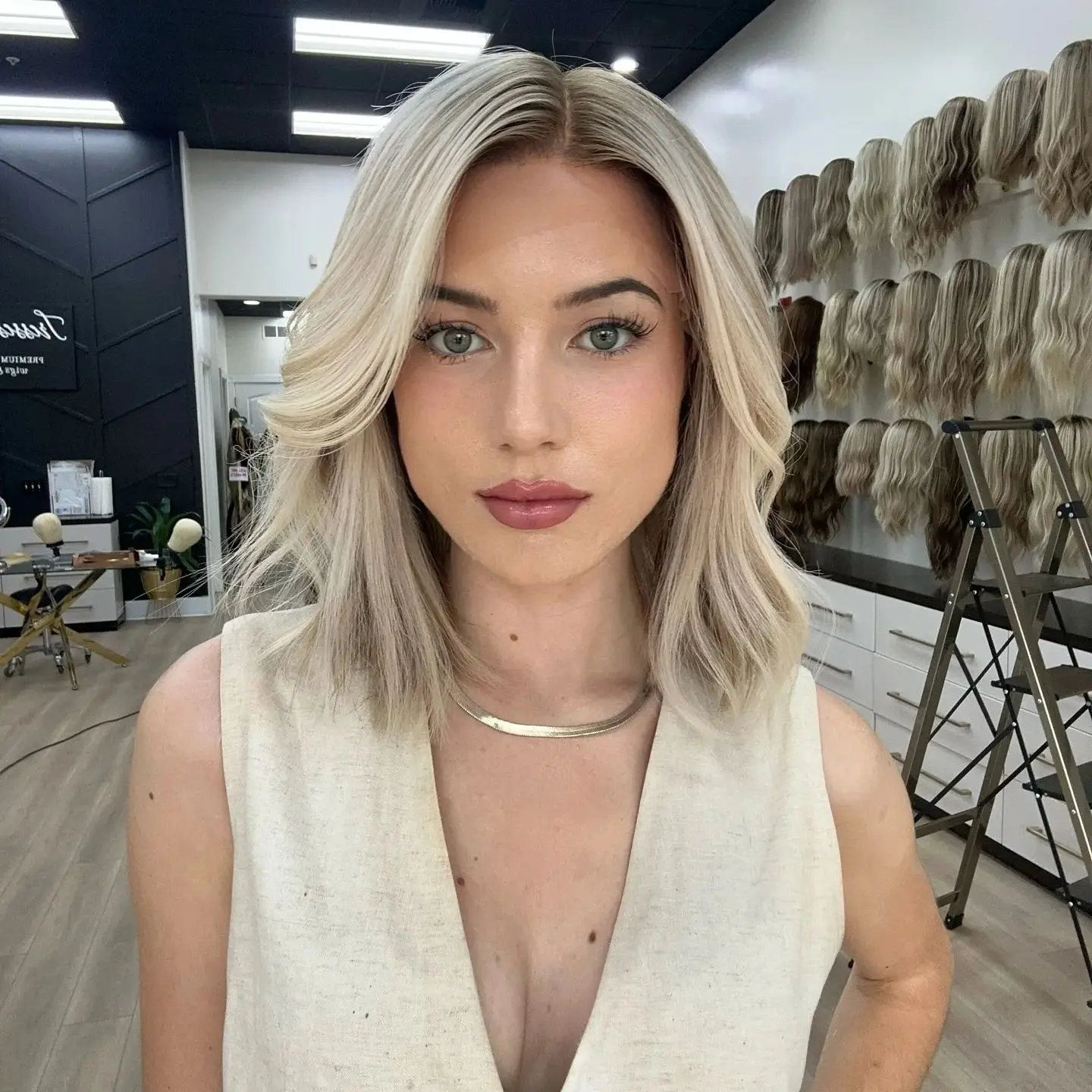 Short Bob Party Copsplay Ombre Ash Blonde Highlight HD Lace Frontal Wig Top Glueless Women's Wig Body Wave Heat Resistant Fiber
Short Bob Party Copsplay Ombre Ash Blonde Highlight HD Lace Frontal Wig Top Glueless Women's Wig Body Wave Heat Resistant Fiber