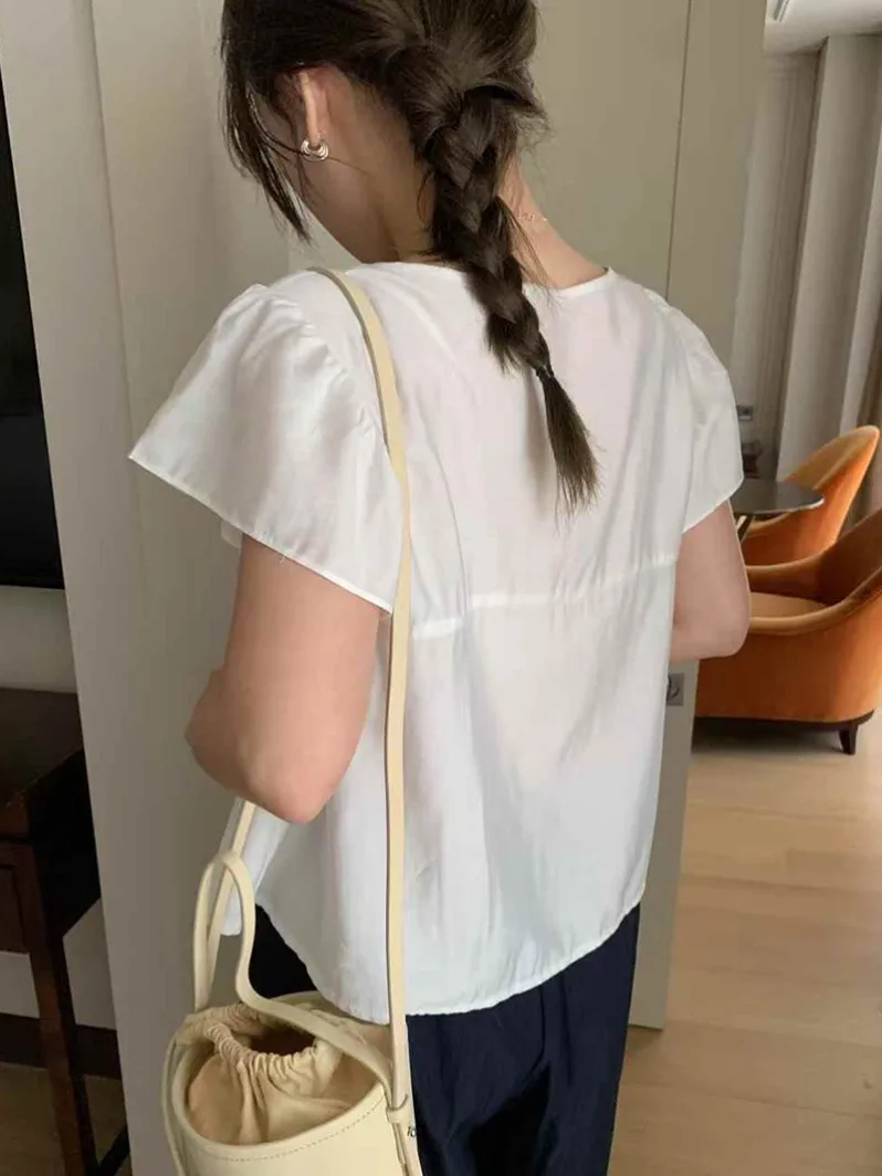 Корейский Sle Sweet плиссированный V-Ne ort irt женский свободный крой Bell Sve повседневный хлопковый топ прямого кроя летняя мода
Корейский Sle Sweet плиссированный V-Ne ort irt женский свободный крой Bell Sve повседневный хлопковый топ прямого кроя летняя мода