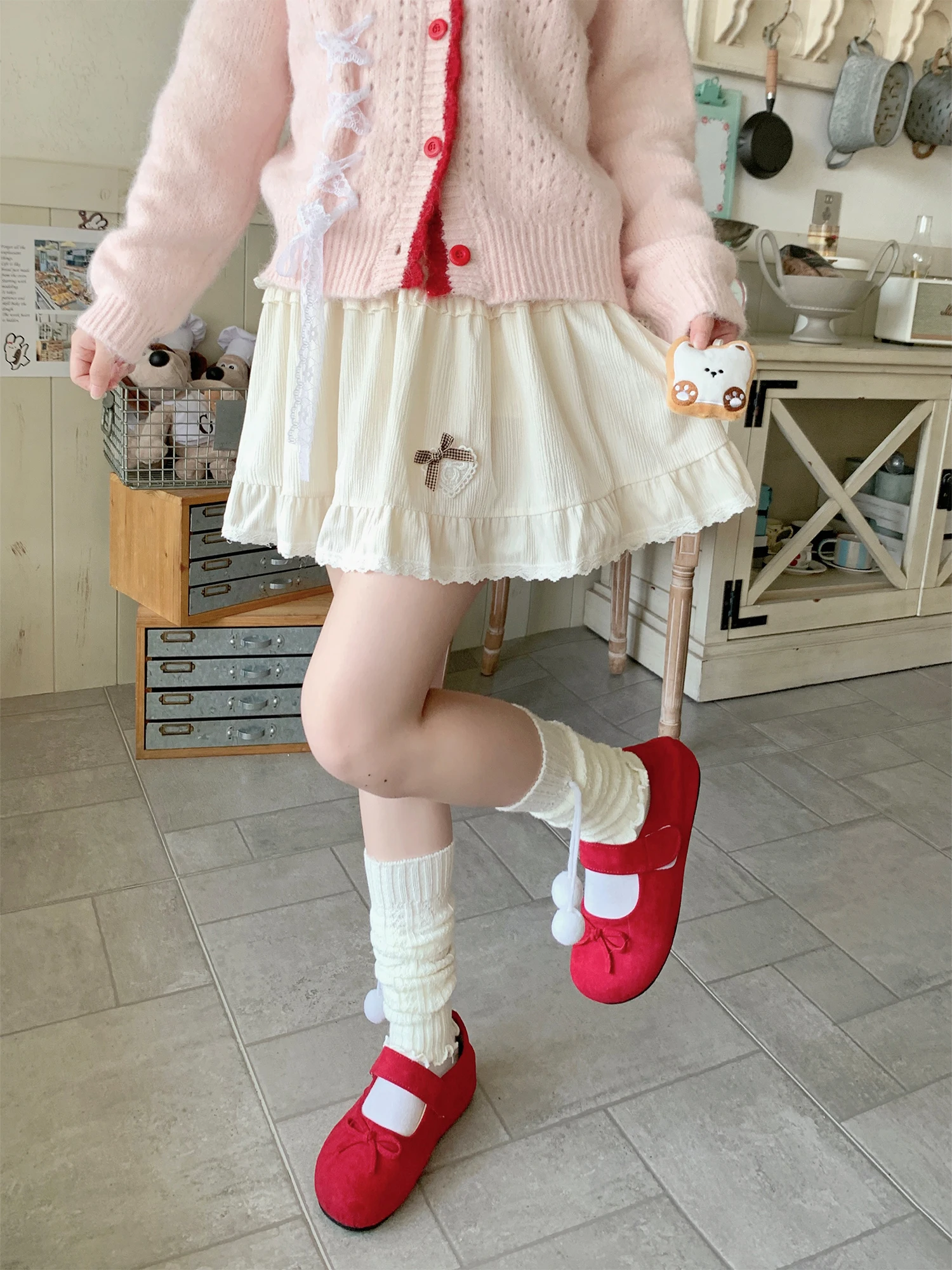 Винтажная короткая юбка А-силуэта Bibi Bency с завышенной талией и бантом для женщин, из полиэстера, осенне-зимняя коллекция
Винтажная короткая юбка А-силуэта Bibi Bency с завышенной талией и бантом для женщин, из полиэстера, осенне-зимняя коллекция