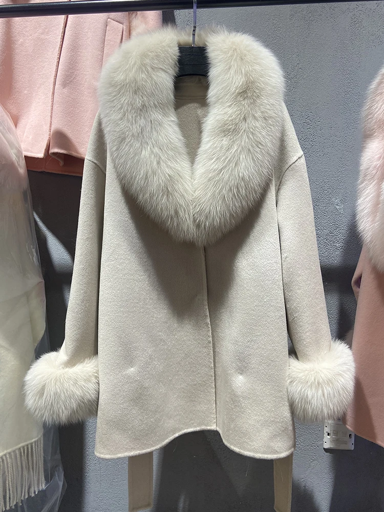 Hot Sale Women Autumn Handmade Double Side Woolen Real Fox Fur Collar Warm Female Spring White Woolen Jacket
Hot Sale Women Autumn Handmade Double Side Woolen Real Fox Fur Collar Warm Female Spring White Woolen Jacket