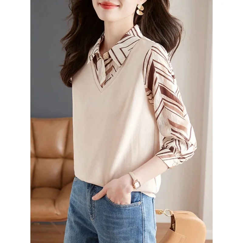 Женский полосатый комплект из двух предметов: вязаный жилет и рубашка с принтом
Женский полосатый комплект из двух предметов: вязаный жилет и рубашка с принтом