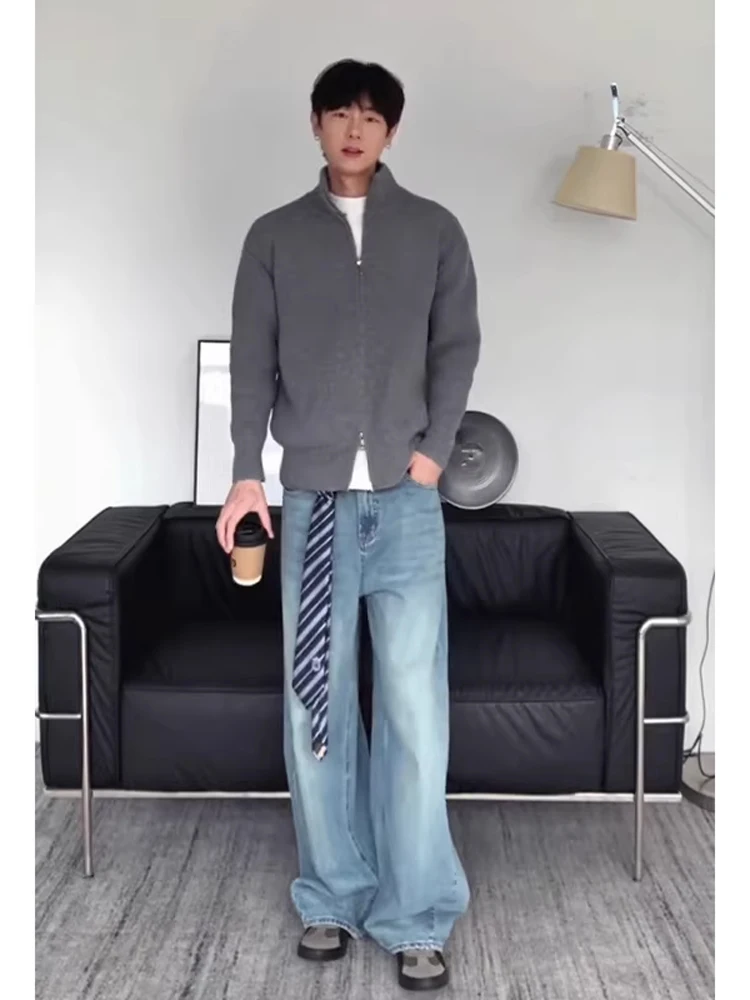 Wang Anyu Men's Open Cardigan Jacket Double Zipper Stand Collar Lazy Style Knitted Sweater Coat for Autumn Winter Casual Wear
Wang Anyu Men's Open Cardigan Jacket Double Zipper Stand Collar Lazy Style Knitted Sweater Coat for Autumn Winter Casual Wear