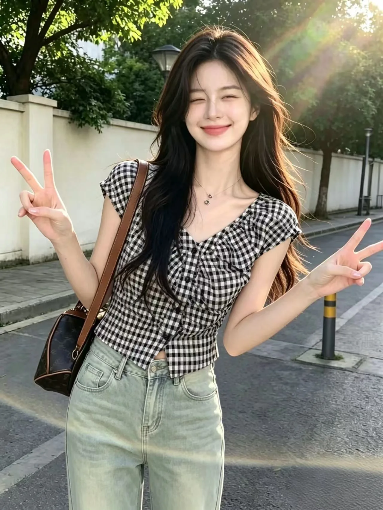 Sweet And Spicy Black White Plaid Bubble Sleeve Shirt Women's Summer New V-neck Waist-cinching Slimming Design Top
Sweet And Spicy Black White Plaid Bubble Sleeve Shirt Women's Summer New V-neck Waist-cinching Slimming Design Top