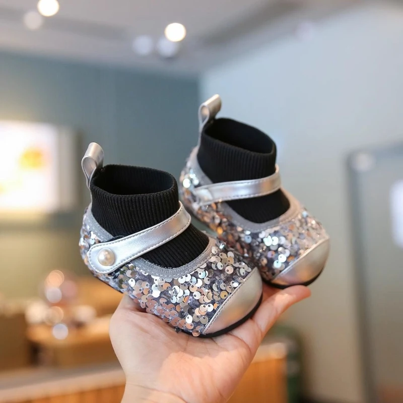 Осень 2023, новая детская кожаная обувь для девочек, модная нескользящая универсальная обувь принцессы с мягкой подошвой в корейском стиле
Осень 2023, новая детская кожаная обувь для девочек, модная нескользящая универсальная обувь принцессы с мягкой подошвой в корейском стиле