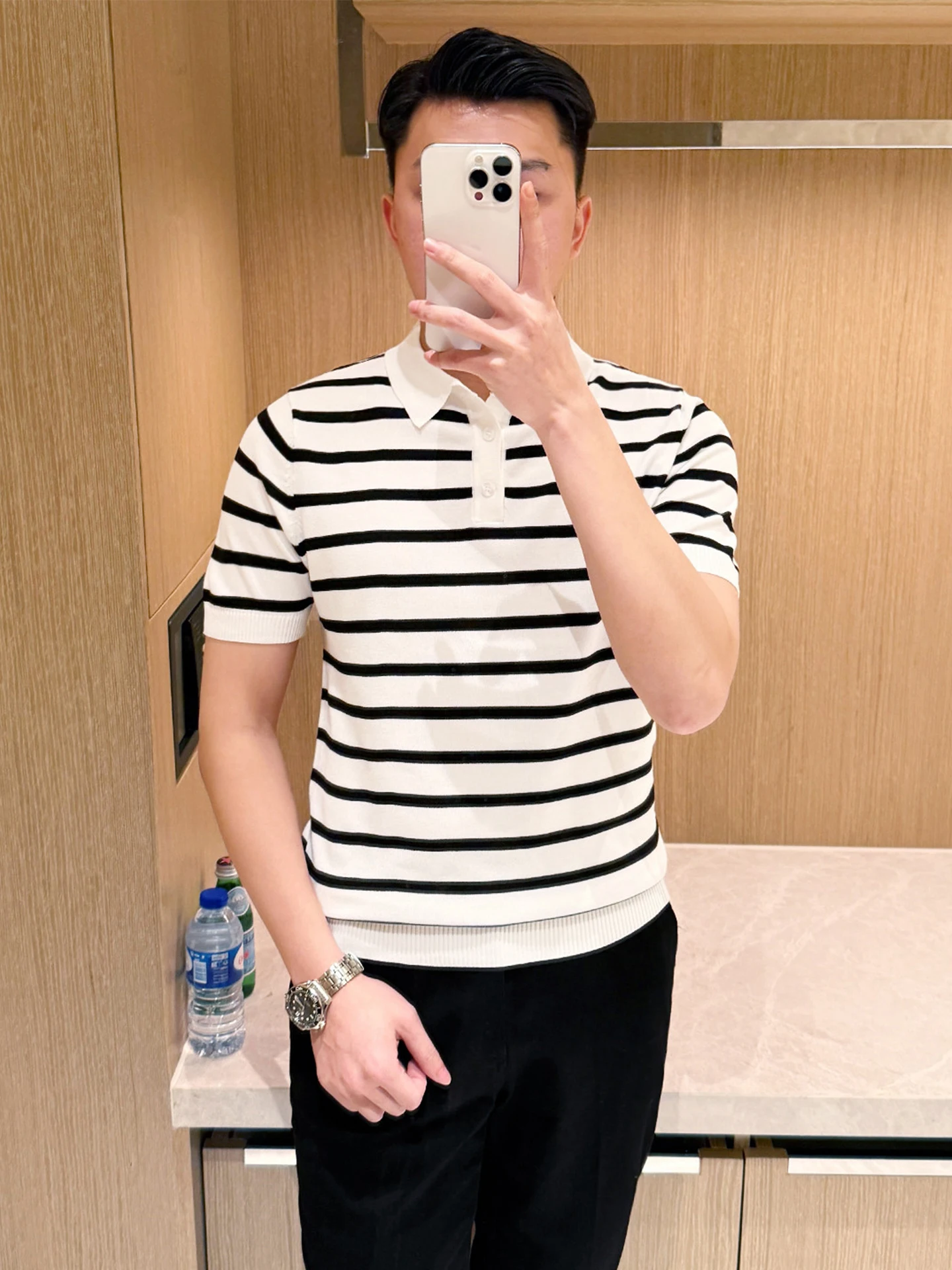 Новая летняя мужская трикотажная футболка Slim Fit с коротким рукавом, в стиле ретро, черно-белая в полоску, с цветовыми блоками, высокоэластичная, дышащая.
Новая летняя мужская трикотажная футболка Slim Fit с коротким рукавом, в стиле ретро, черно-белая в полоску, с цветовыми блоками, высокоэластичная, дышащая.