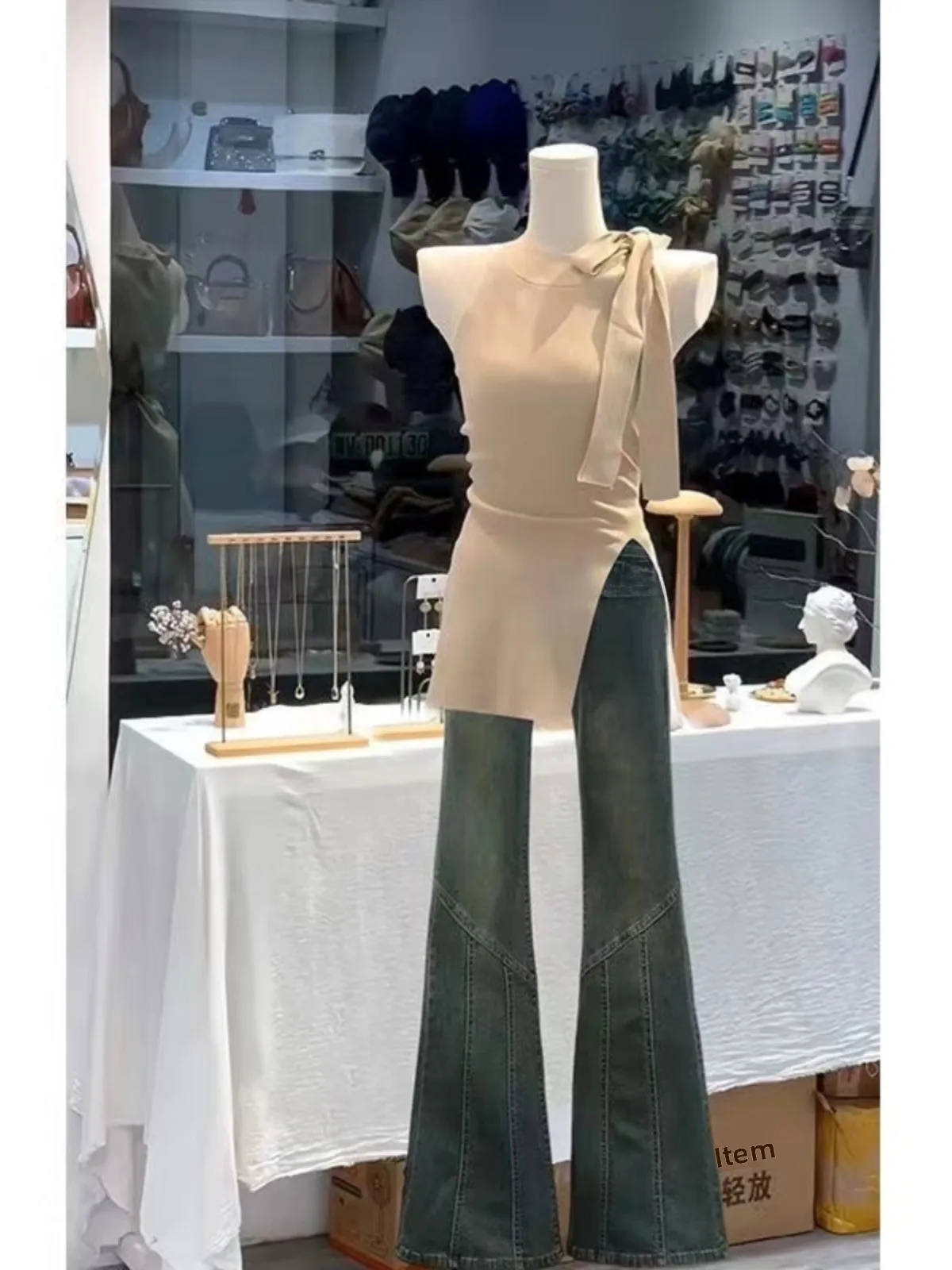 Summer New Style Korean Version Slim Fit Knitted Vest for Women with Sash Knot Split Design Versatile Knit Tank Top
Summer New Style Korean Version Slim Fit Knitted Vest for Women with Sash Knot Split Design Versatile Knit Tank Top