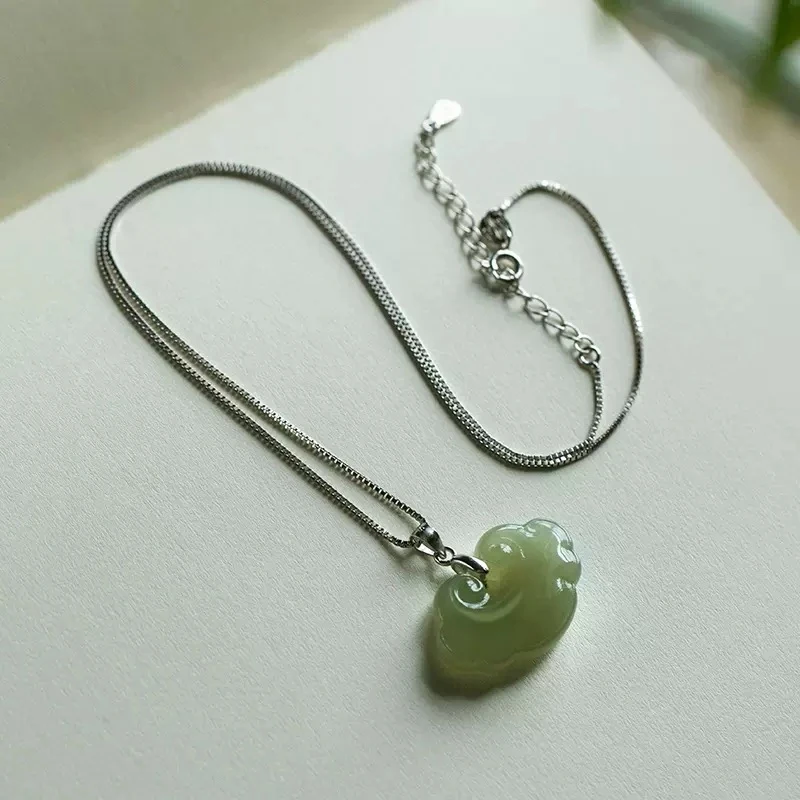 Hetian jade peace lock necklace, Qinghai material Ruyi clavicle chain pendant,-style neck ornament
Hetian jade peace lock necklace, Qinghai material Ruyi clavicle chain pendant,-style neck ornament