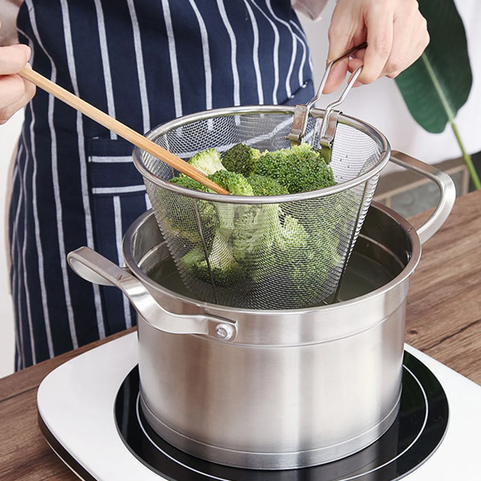 1Pcs Stainless Steel Frying Basket Folding Kitchen Fryer Strainer Basket Oil Drain Colander Tool for Food Cooking
1Pcs Stainless Steel Frying Basket Folding Kitchen Fryer Strainer Basket Oil Drain Colander Tool for Food Cooking