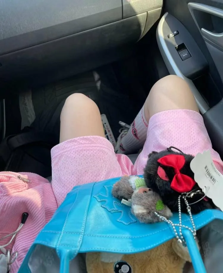 Розовые двухслойные спортивные шорты с узором сакуры, модные, в стиле Net Red, для пар, свободного кроя, для молодежи, придающие энергию
Розовые двухслойные спортивные шорты с узором сакуры, модные, в стиле Net Red, для пар, свободного кроя, для молодежи, придающие энергию