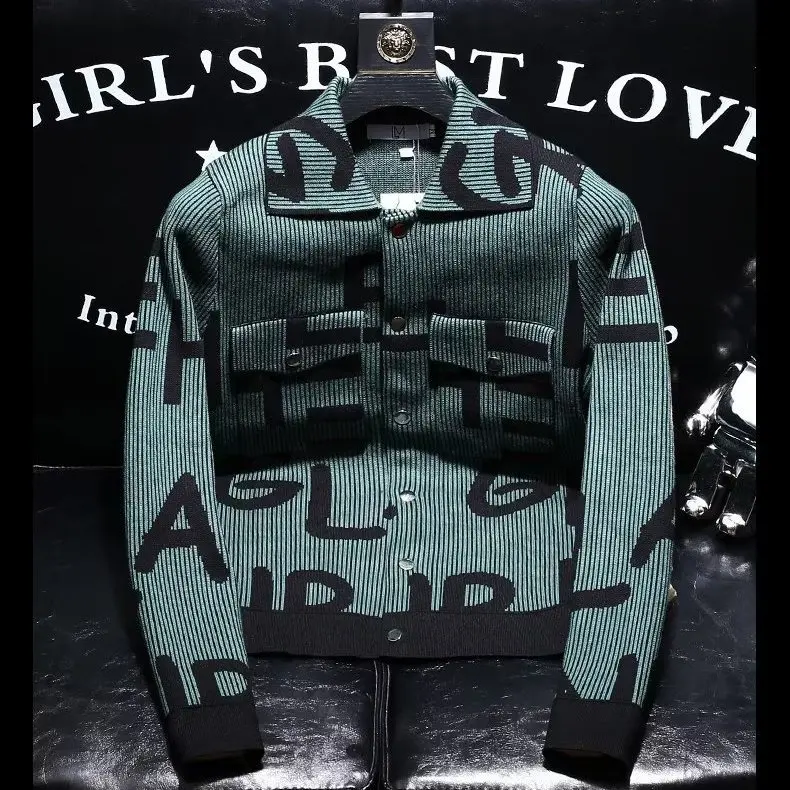 Модный брендовый мужской вязаный свитер с длинными рукавами, полосатая верхняя рубашка с персонализированным принтом букв, красивый топ, модная куртка 
Модный брендовый мужской вязаный свитер с длинными рукавами, полосатая верхняя рубашка с персонализированным принтом букв, красивый топ, модная куртка