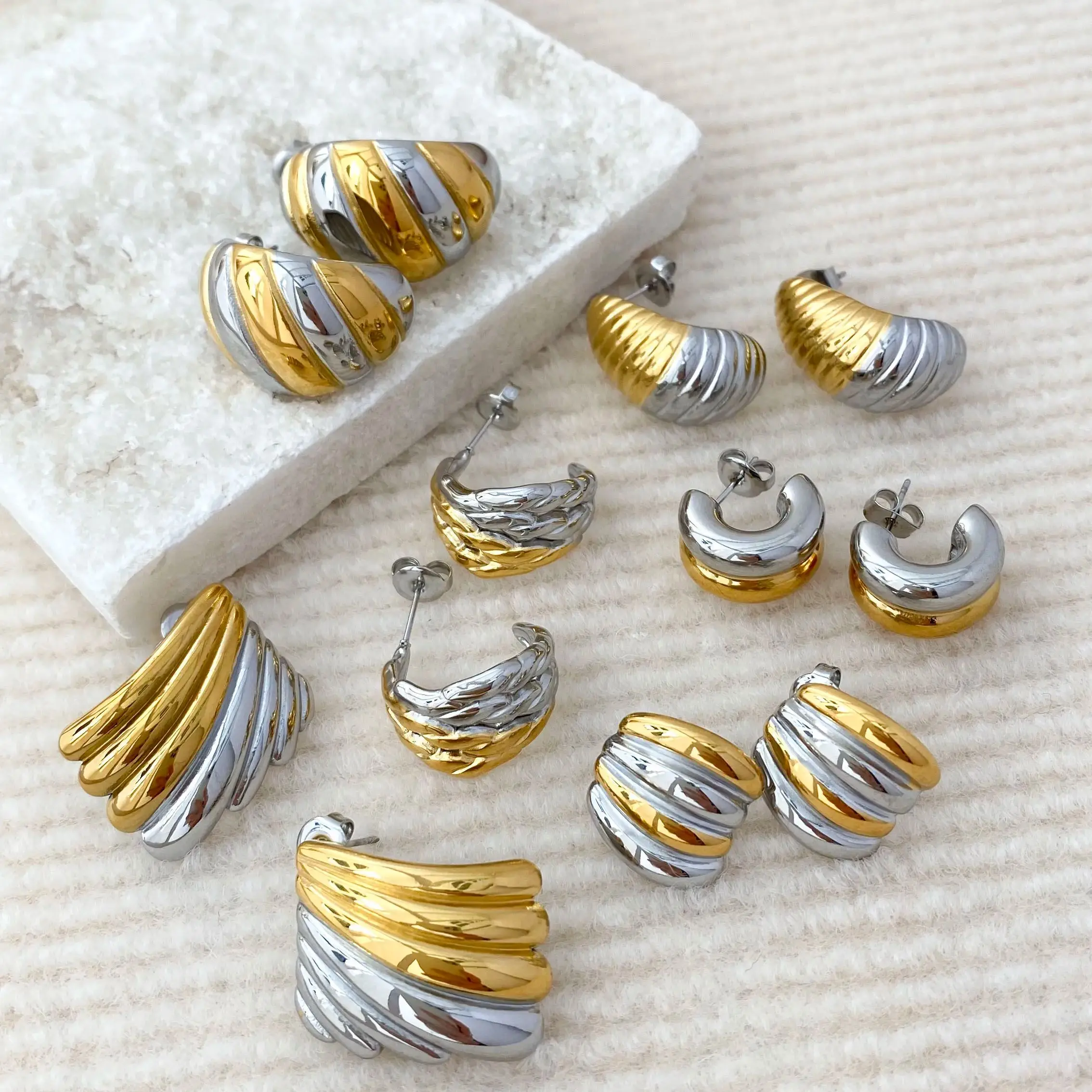 CARLIDANA Hypoallergenic Geometric Earrings Set Mixed Color Gold Plated Stainless Steel Fashion Stud Earrings Jewelry for Women 
CARLIDANA Hypoallergenic Geometric Earrings Set Mixed Color Gold Plated Stainless Steel Fashion Stud Earrings Jewelry for Women