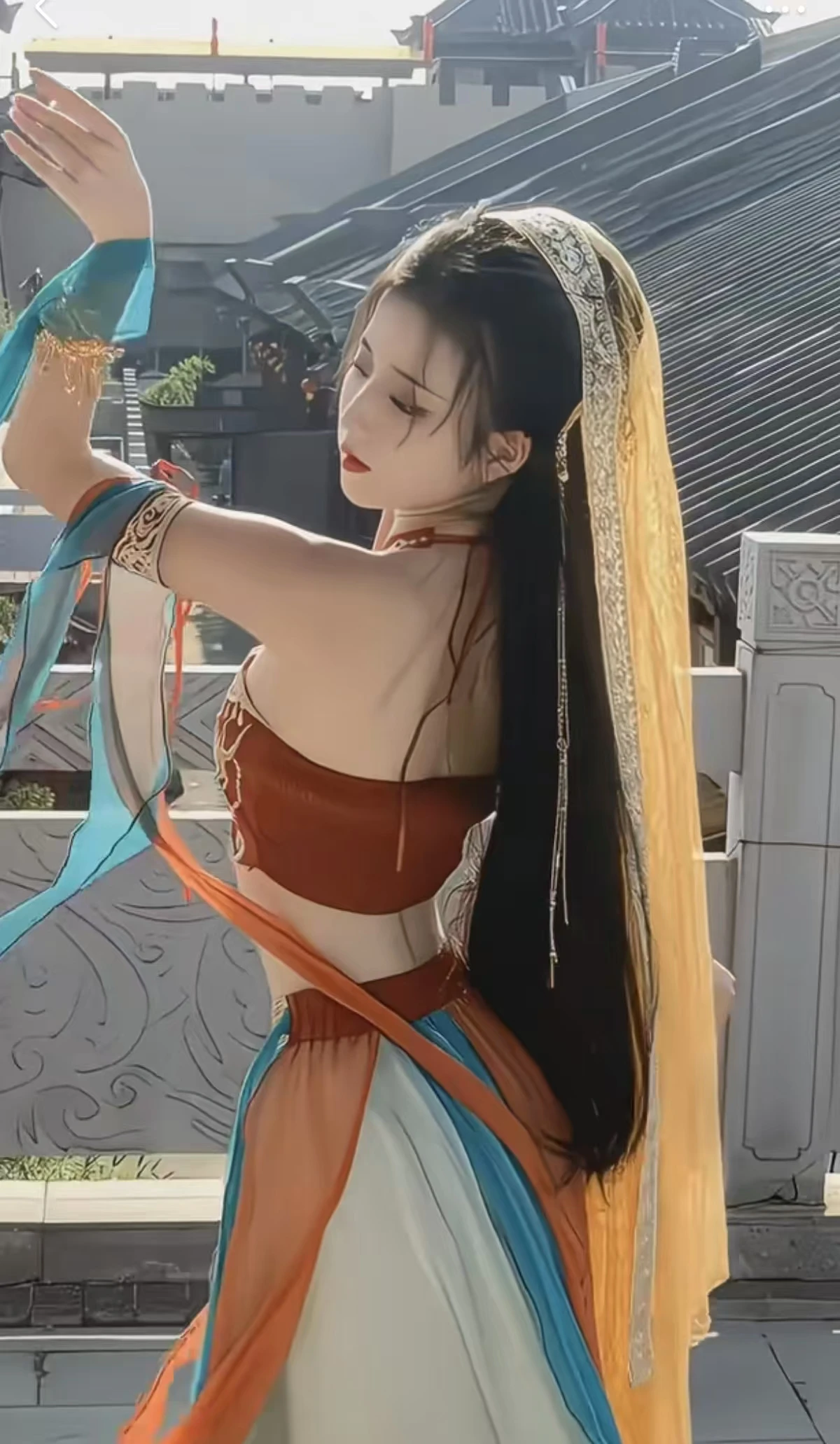 Dunhuang Feitian Western Princess Hanfu Costume 2026 China Style Exotic Photography Dance Clothing Chinese Traditional Fashion
Dunhuang Feitian Western Princess Hanfu Costume 2026 China Style Exotic Photography Dance Clothing Chinese Traditional Fashion