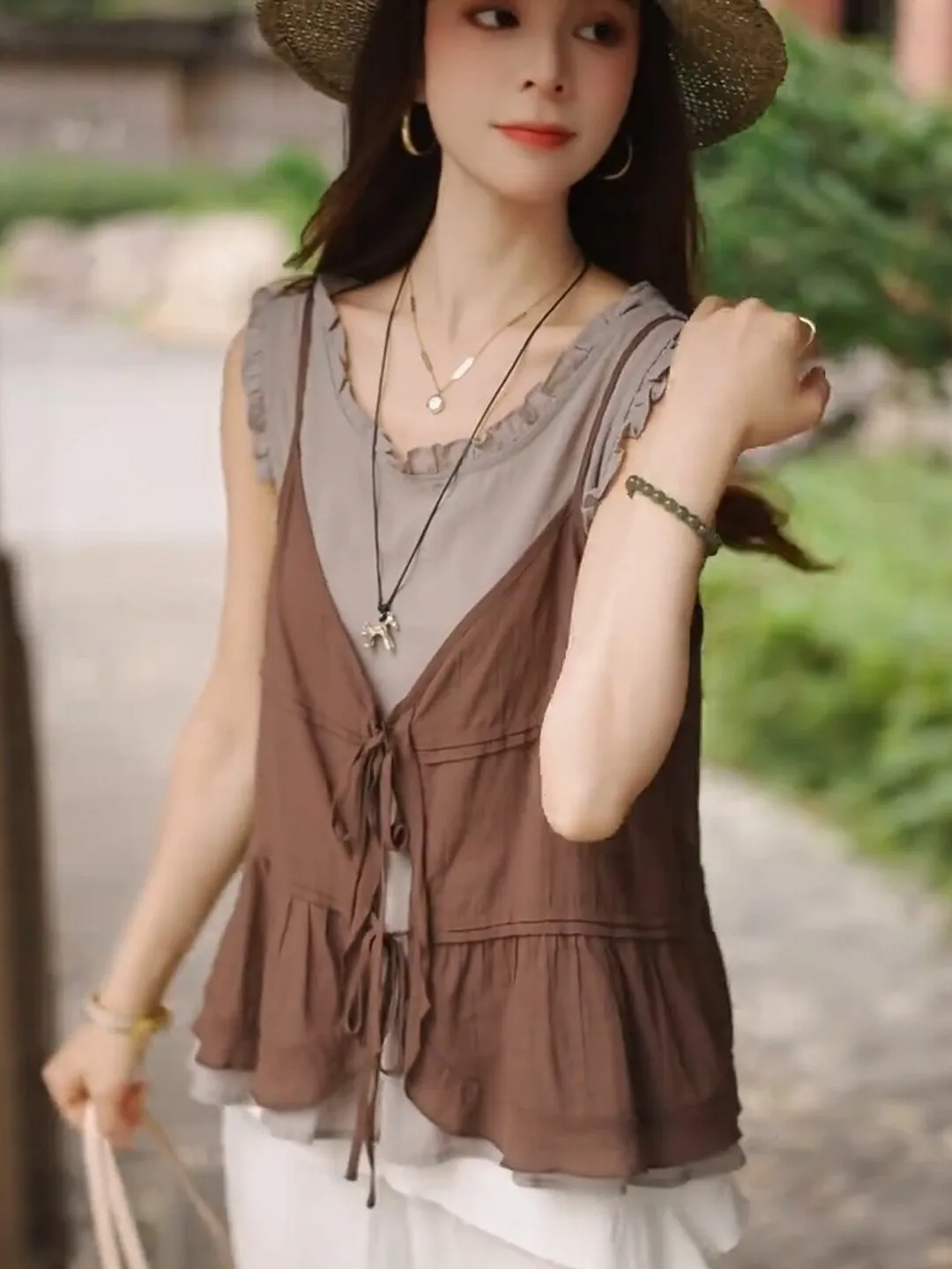 Korean Casual Sleeveless Vest Belted Strap Top Set Women Summer New Layered Design Two Piece Set Breathable Medium Thickness
Korean Casual Sleeveless Vest Belted Strap Top Set Women Summer New Layered Design Two Piece Set Breathable Medium Thickness
