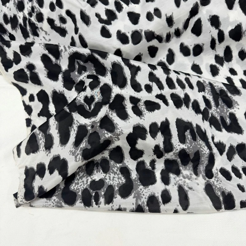 Black White Leopard Print Lightweight Silk Linen Blend Summer Fashion Spring Summer Women Silk Shirt Dress Fabrics for Sewing
Black White Leopard Print Lightweight Silk Linen Blend Summer Fashion Spring Summer Women Silk Shirt Dress Fabrics for Sewing