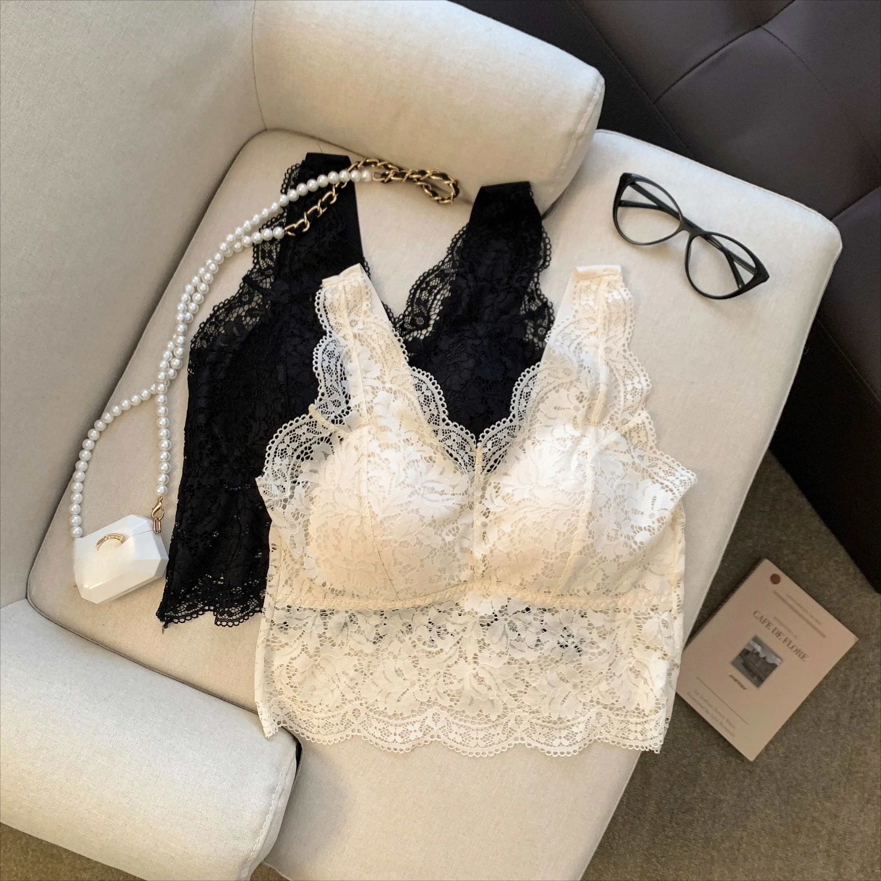 Live Shot French Sexy Lace Beautiful Back Camisole Women's V-neck All-in-one Cup Slim Underwear V-shaped Back Sexy Top Y2k Tops
Live Shot French Sexy Lace Beautiful Back Camisole Women's V-neck All-in-one Cup Slim Underwear V-shaped Back Sexy Top Y2k Tops