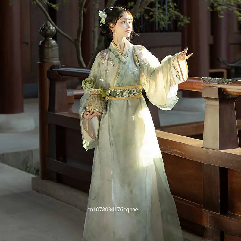 2025 new improved Hanfu women, purple fresh Warring States robe, straight train waist antique daily style
2025 new improved Hanfu women, purple fresh Warring States robe, straight train waist antique daily style