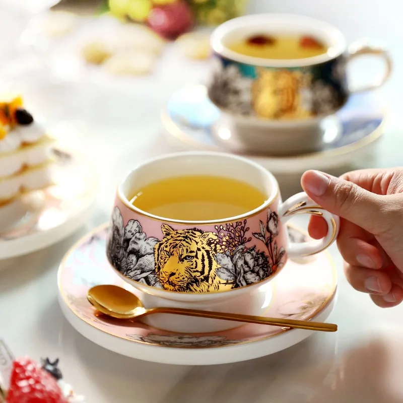 Роскошный керамический кофейный сервиз, фарфоровая кружка с снежным леопардом, чайная чашка с блюдцем, чашка для послеобеденного чая, домашняя вечеринка, посуда для напитков, подарочный набор
Роскошный керамический кофейный сервиз, фарфоровая кружка с снежным леопардом, чайная чашка с блюдцем, чашка для послеобеденного чая, домашняя вечеринка, посуда для напитков, подарочный набор